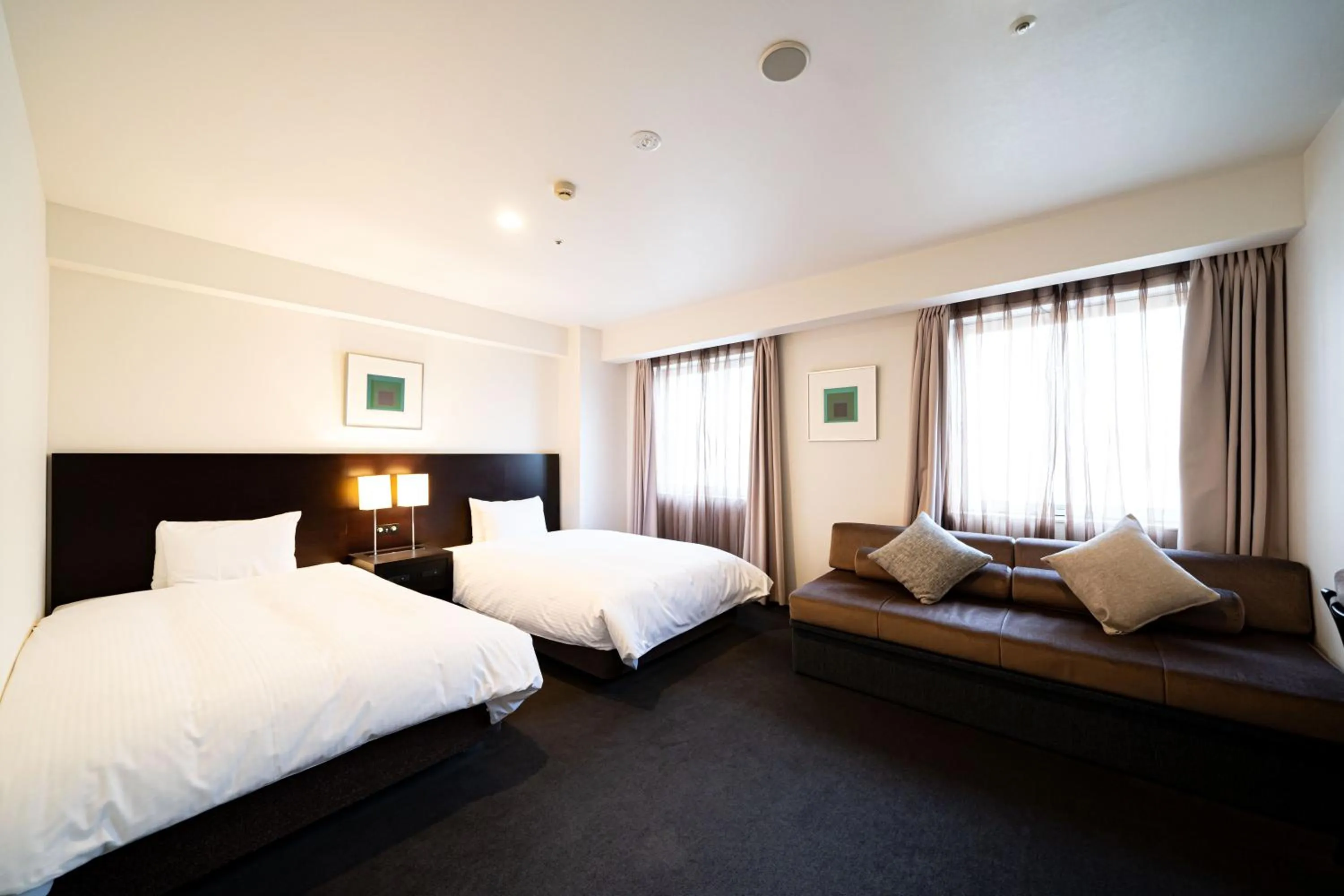 Bed in Hotel Sunroute Tokushima