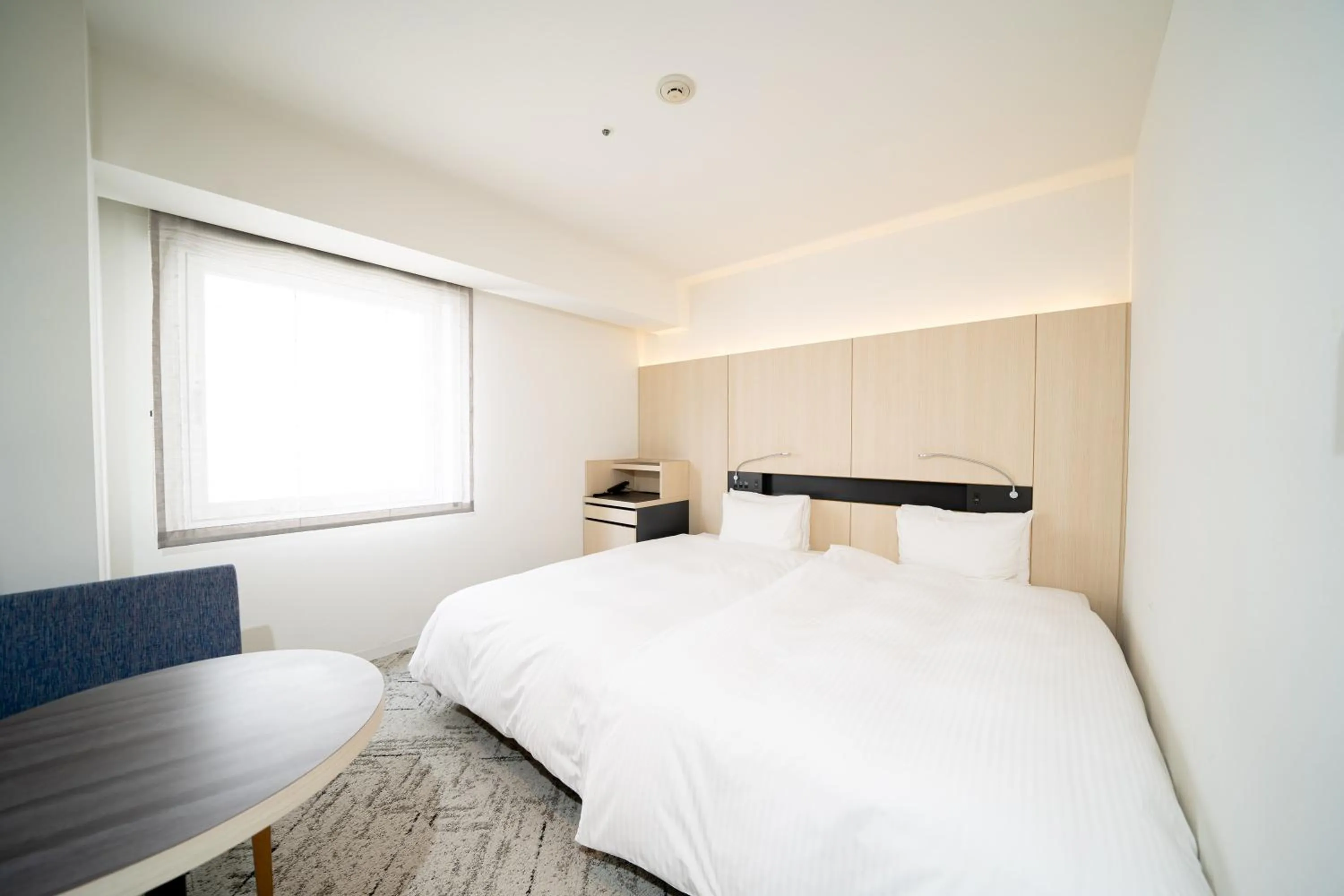 Bed in Hotel Sunroute Tokushima