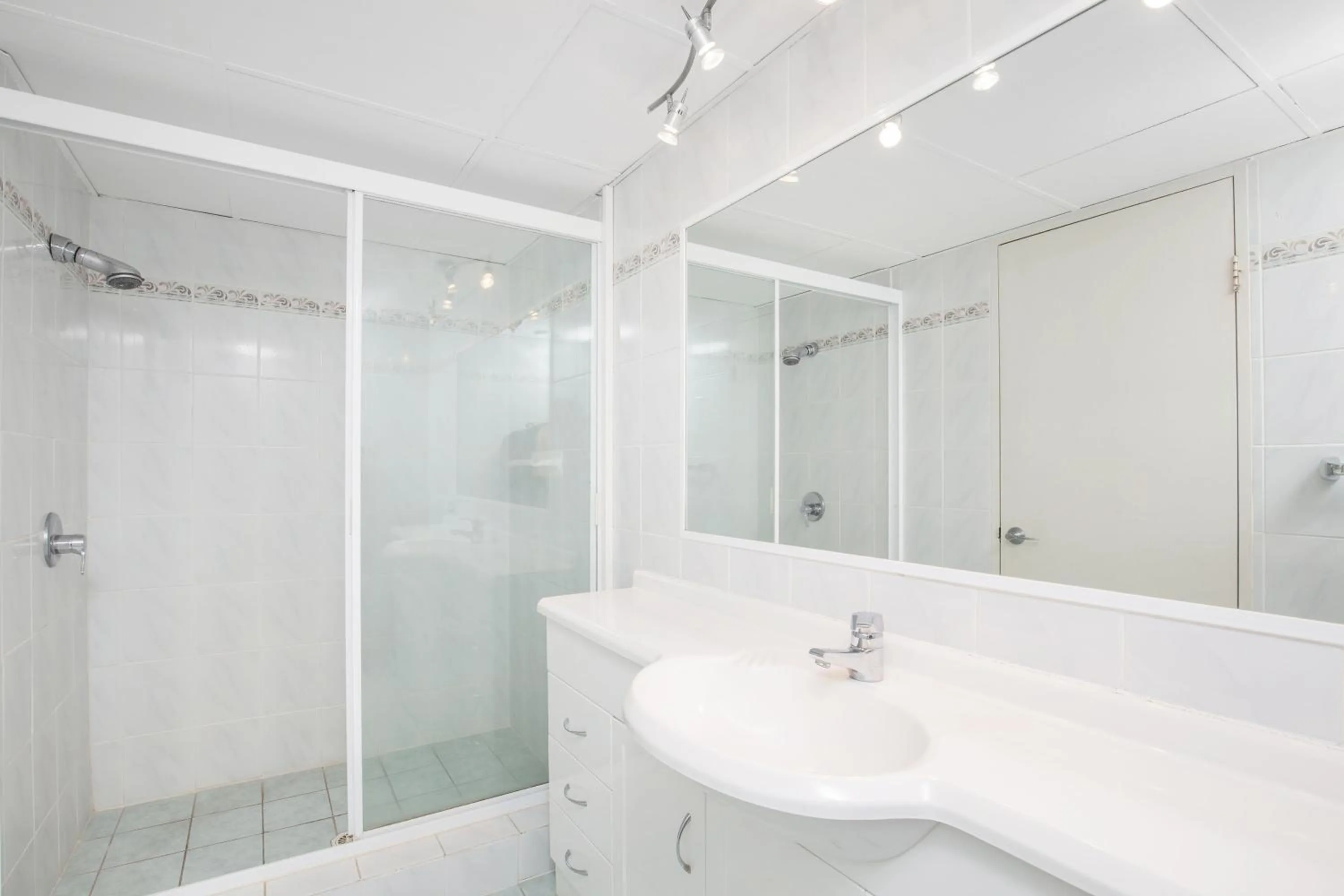 Pacific Plaza Apartments