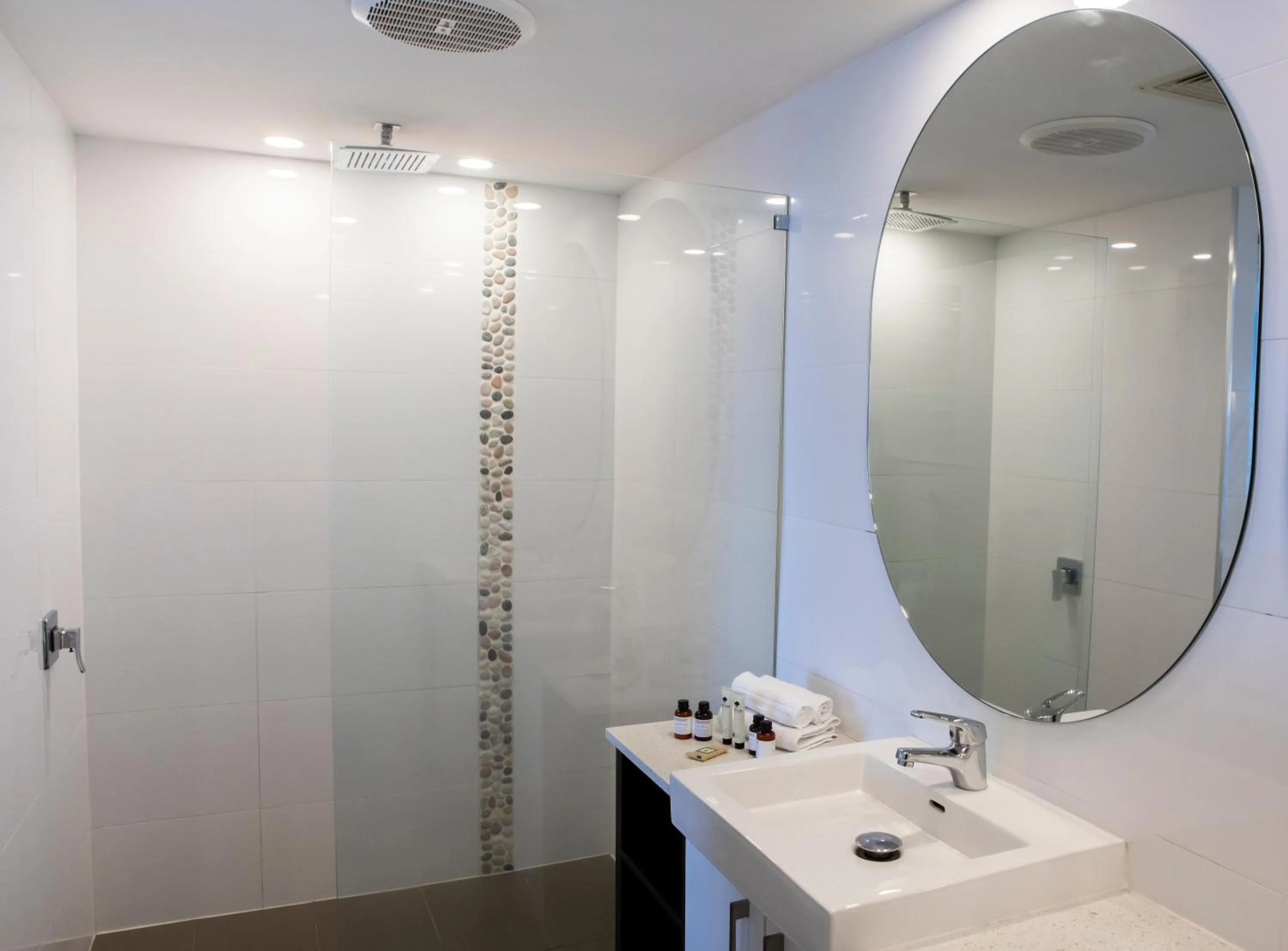 Pacific Plaza Apartments