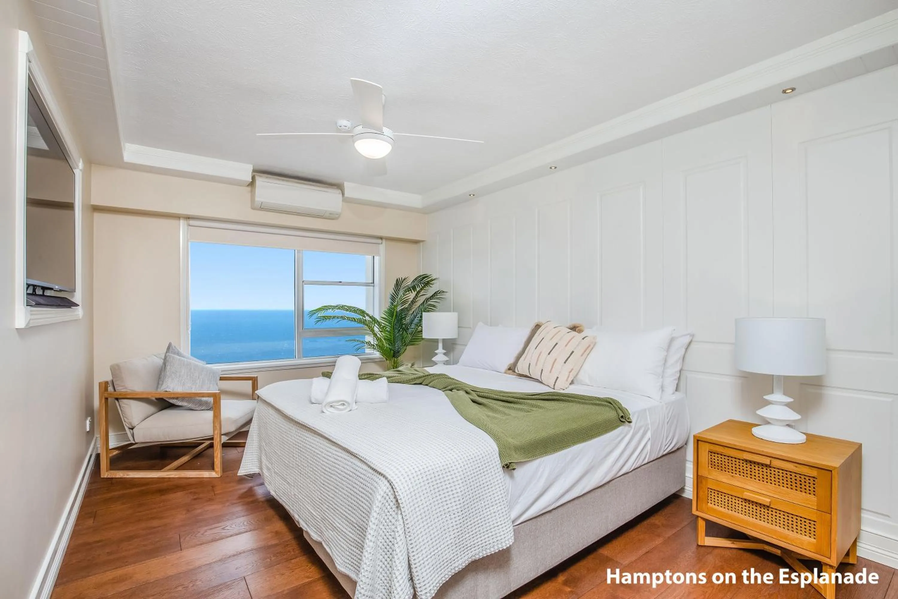 Bed in Pacific Plaza Apartments