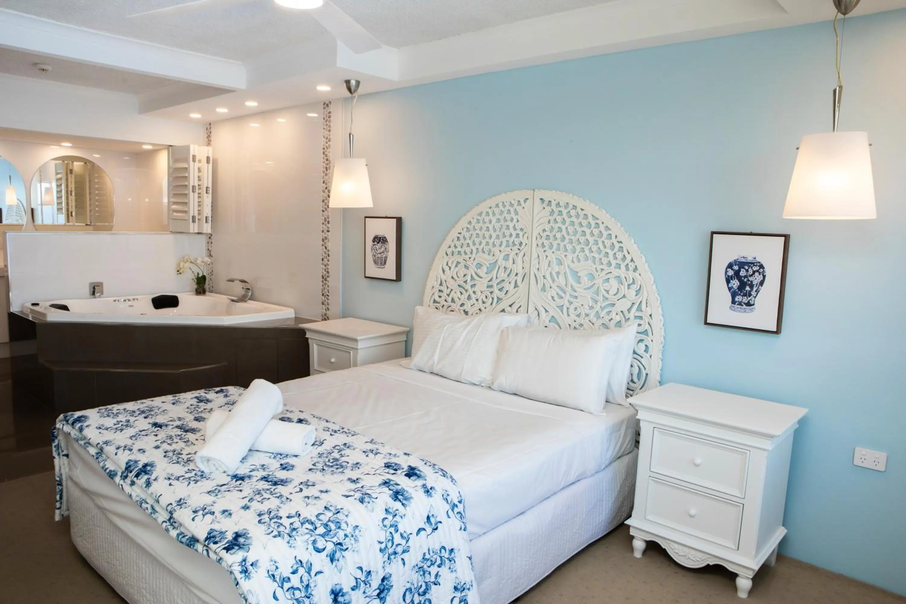 Bed in Pacific Plaza Apartments