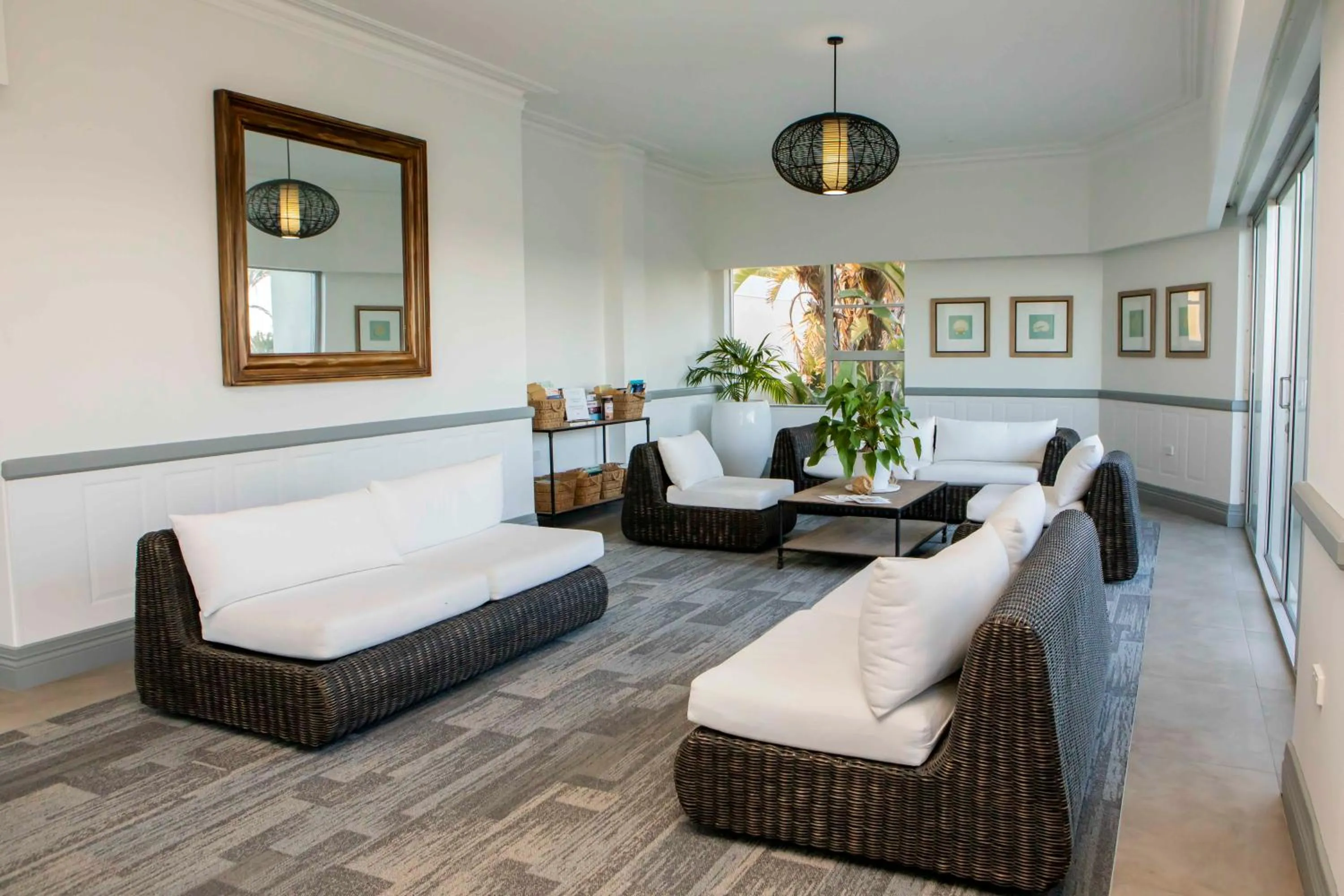 Lobby or reception in Pacific Plaza Apartments