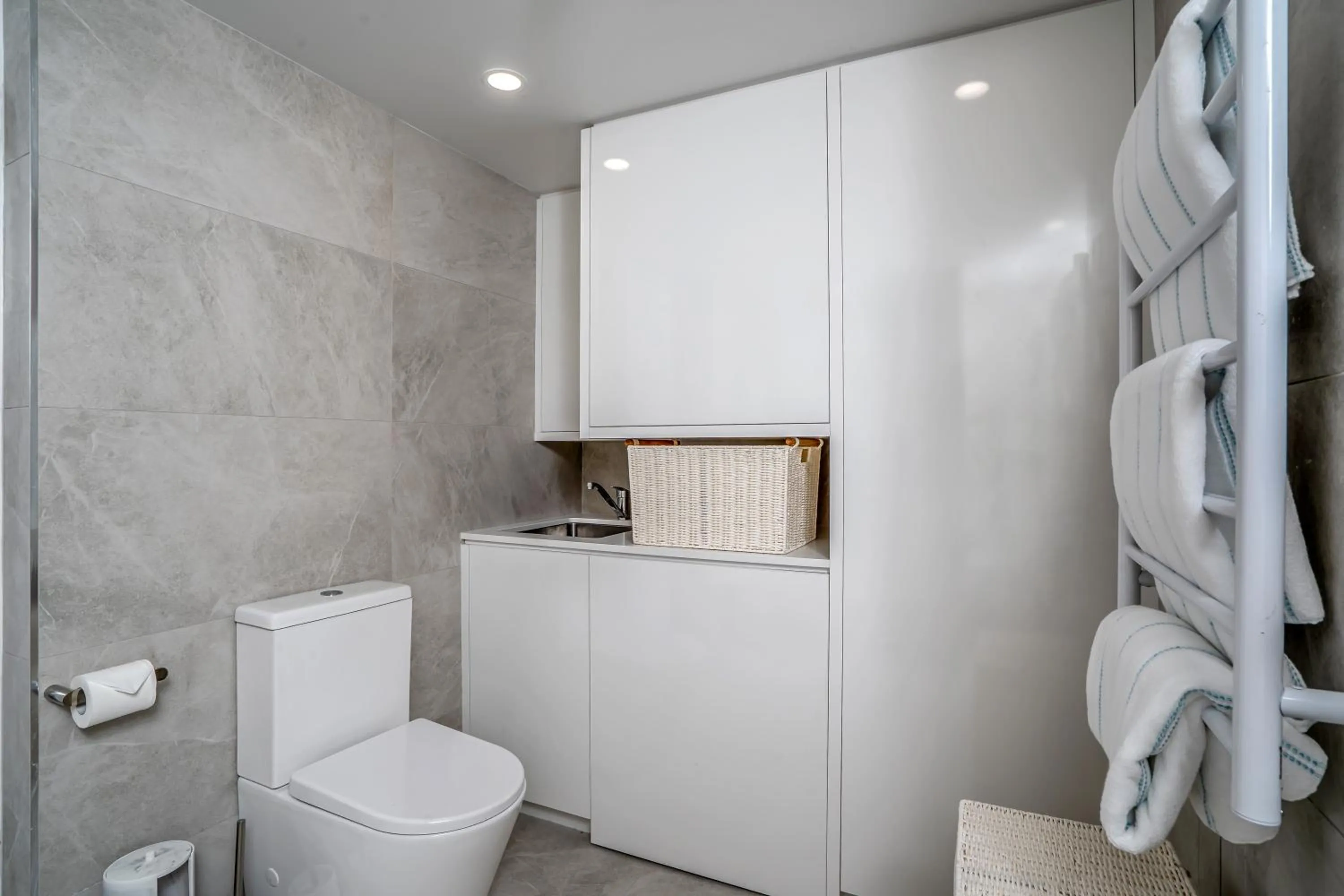 Bathroom in Pacific Plaza Apartments