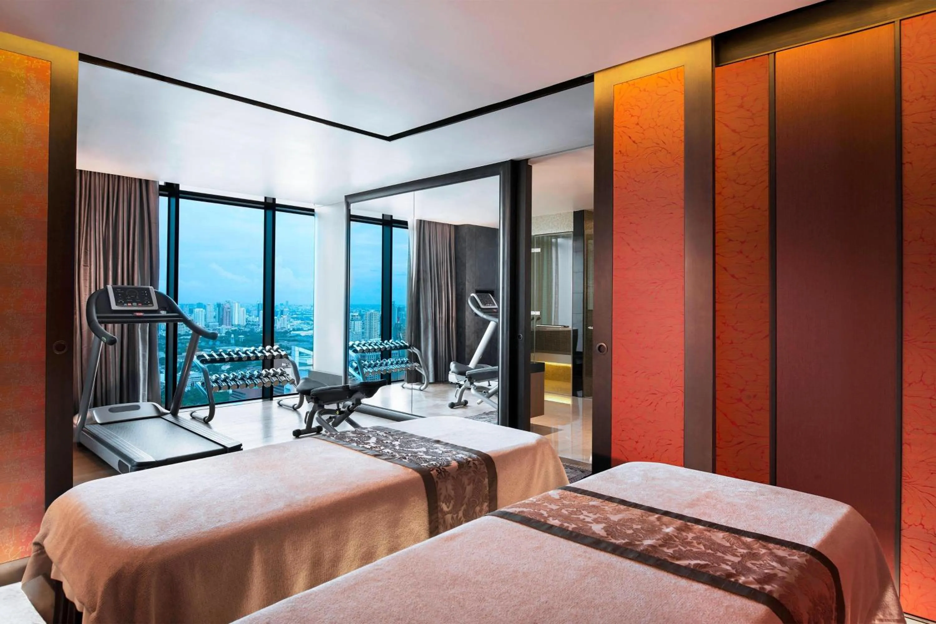 Fitness centre/facilities, Bed in The St. Regis Bangkok