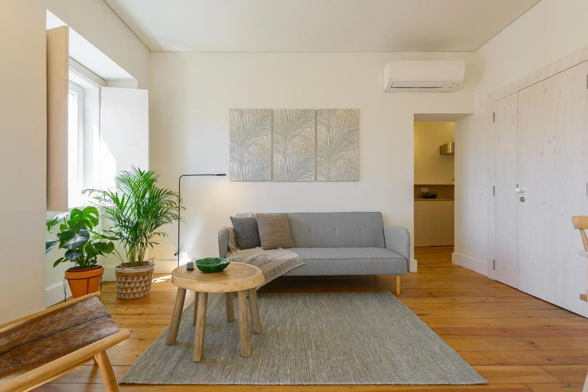 Communal lounge/ TV room in Dona Graca Lisbon Apartments