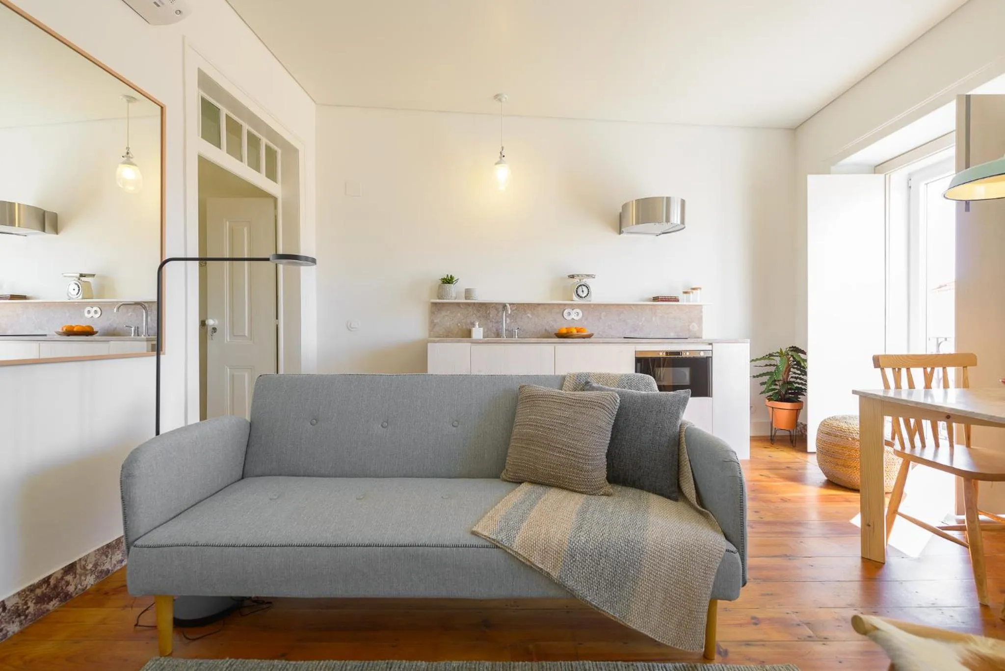 Communal lounge/ TV room in Dona Graca Lisbon Apartments