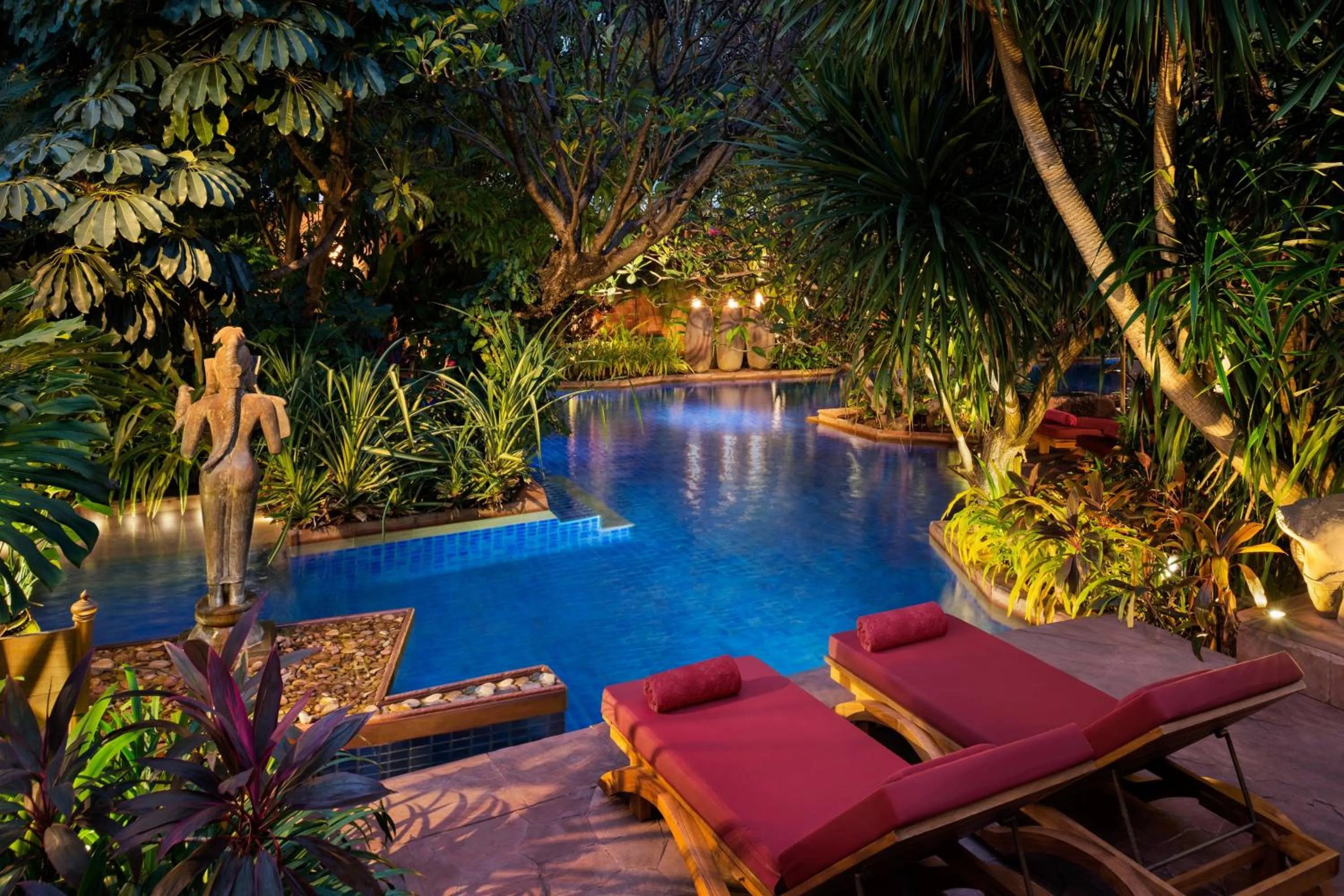 Swimming pool in Sheraton Grande Sukhumvit, a Luxury Collection Hotel, Bangkok