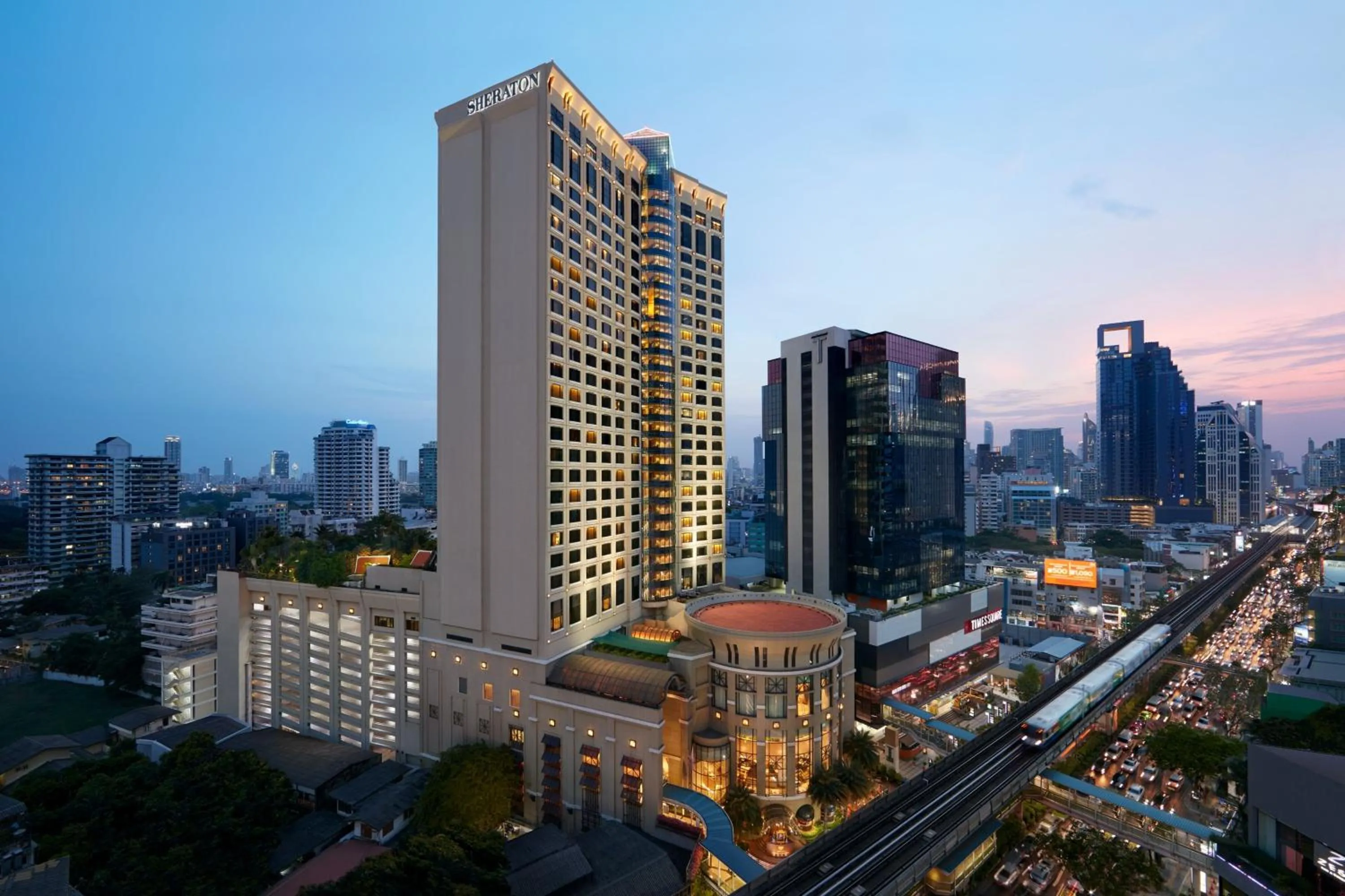 Property building in Sheraton Grande Sukhumvit, a Luxury Collection Hotel, Bangkok