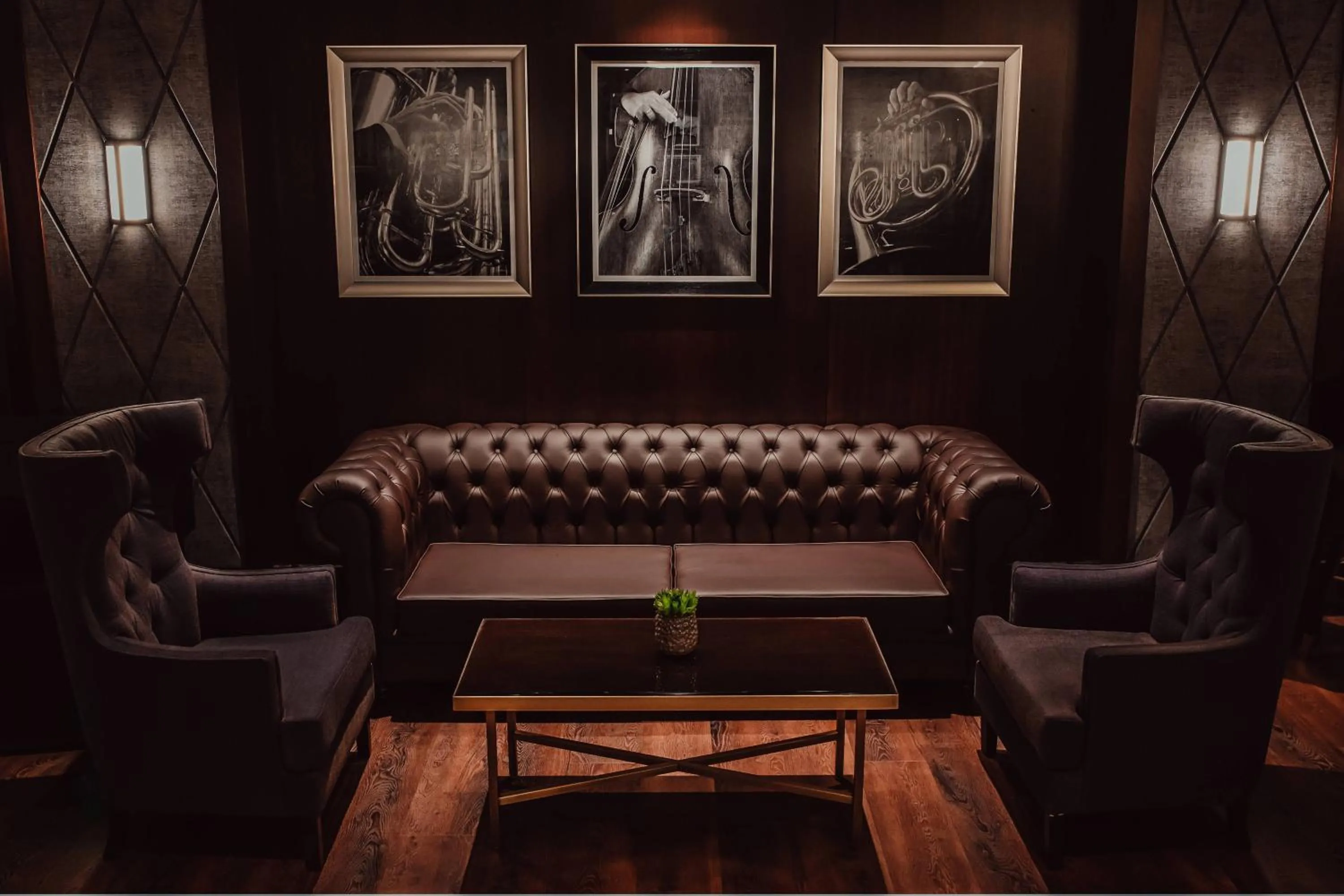 Lounge or bar in Al Bustan Palace, a Ritz-Carlton Hotel