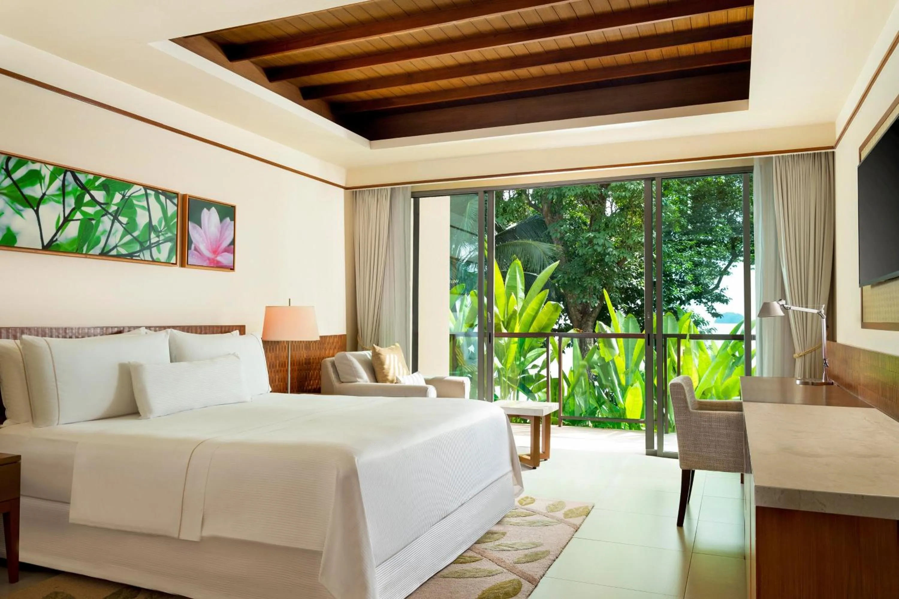 Swimming pool, Bed in The Westin Siray Bay Resort & Spa, Phuket