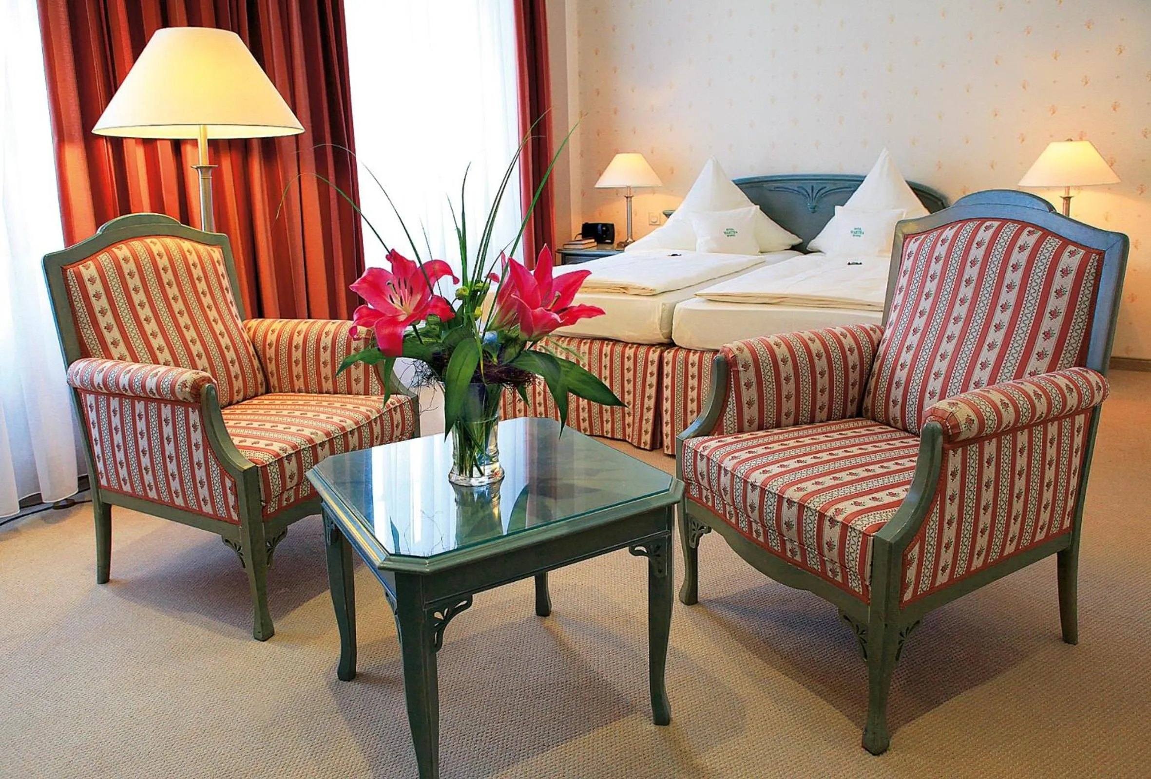 Living room, Bed in Hotel Martha Dresden