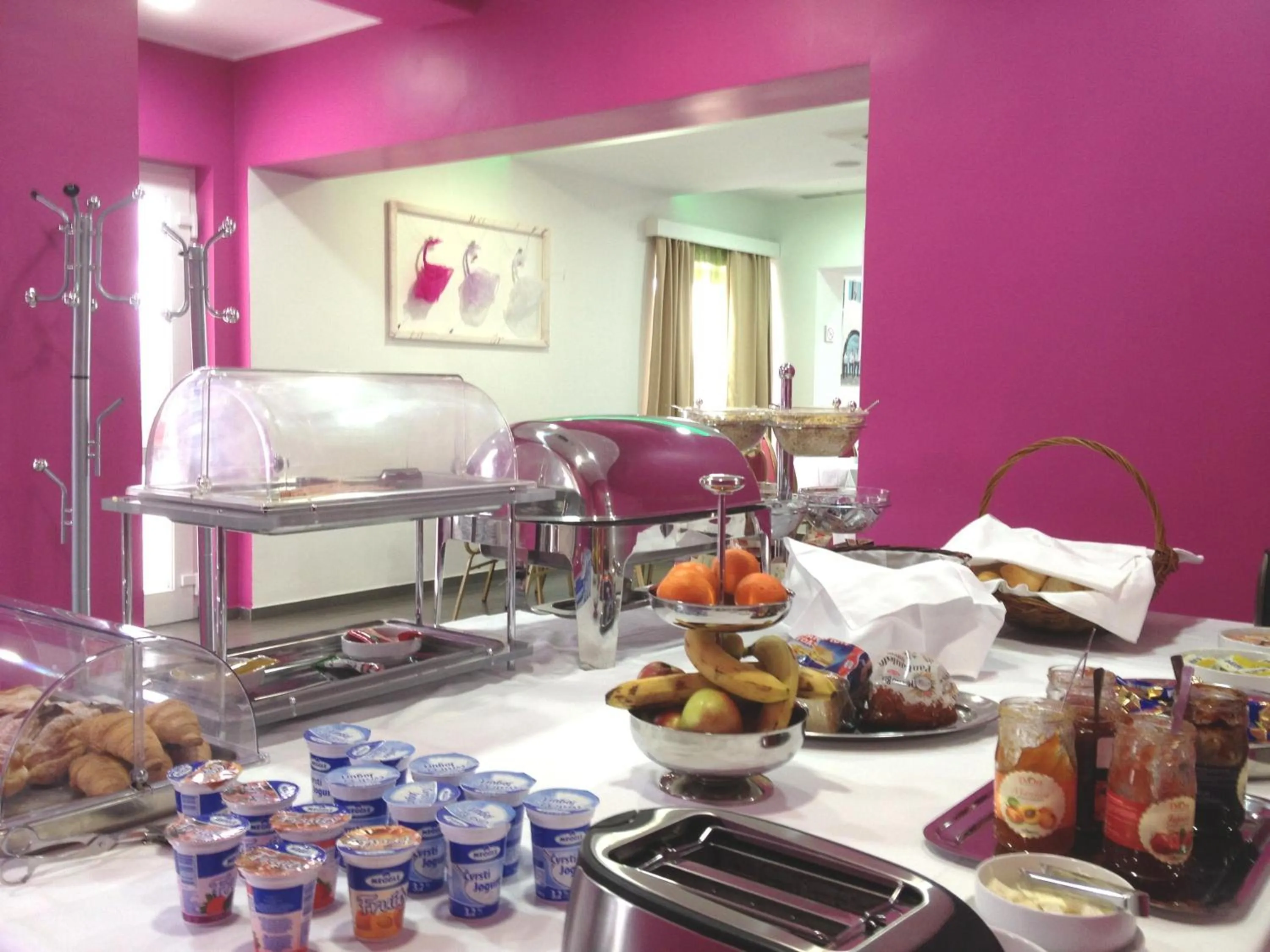 Coffee/tea facilities in Hotel Ballet School