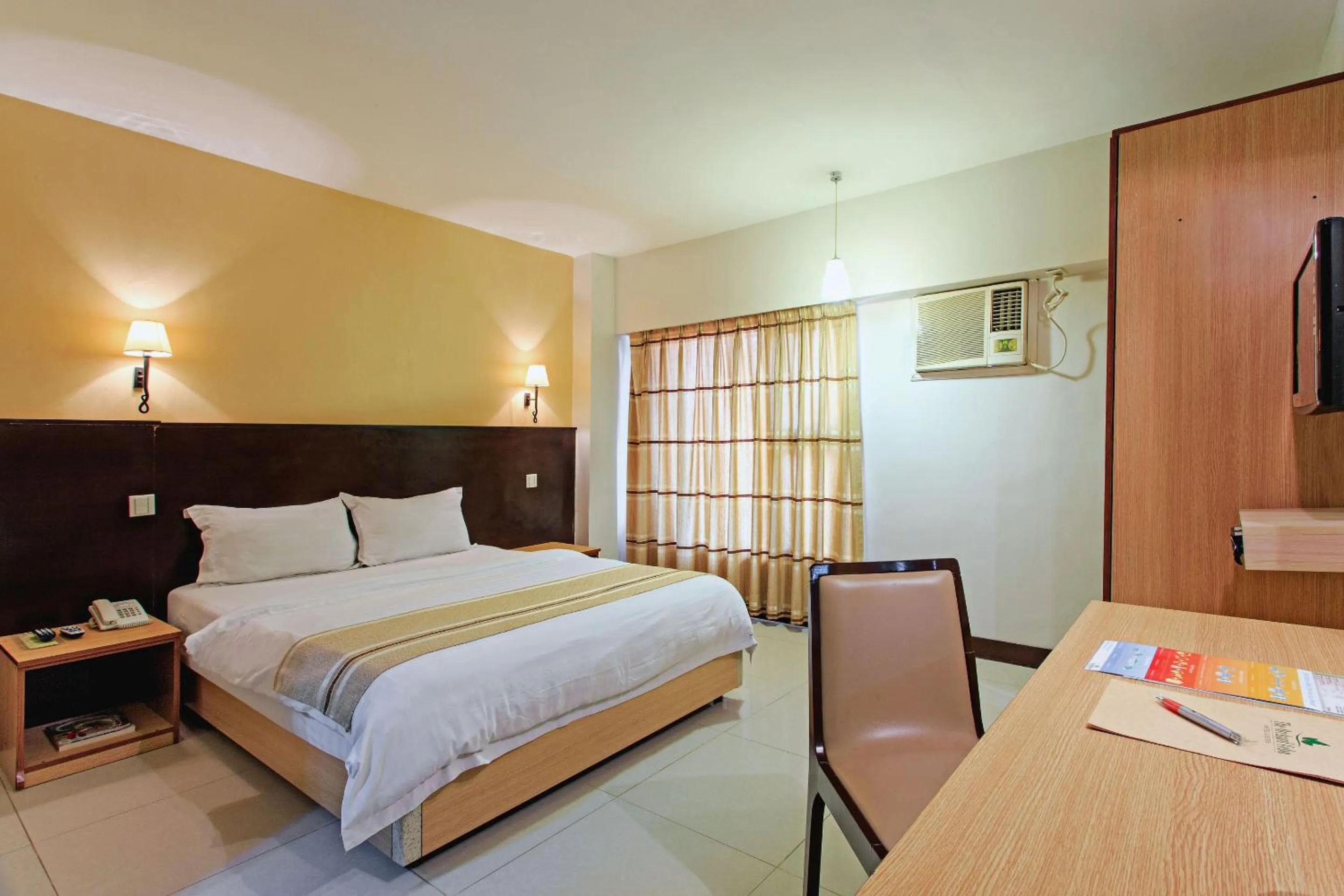 Bed in The Orchard Cebu Hotel & Suites powered by Cocotel