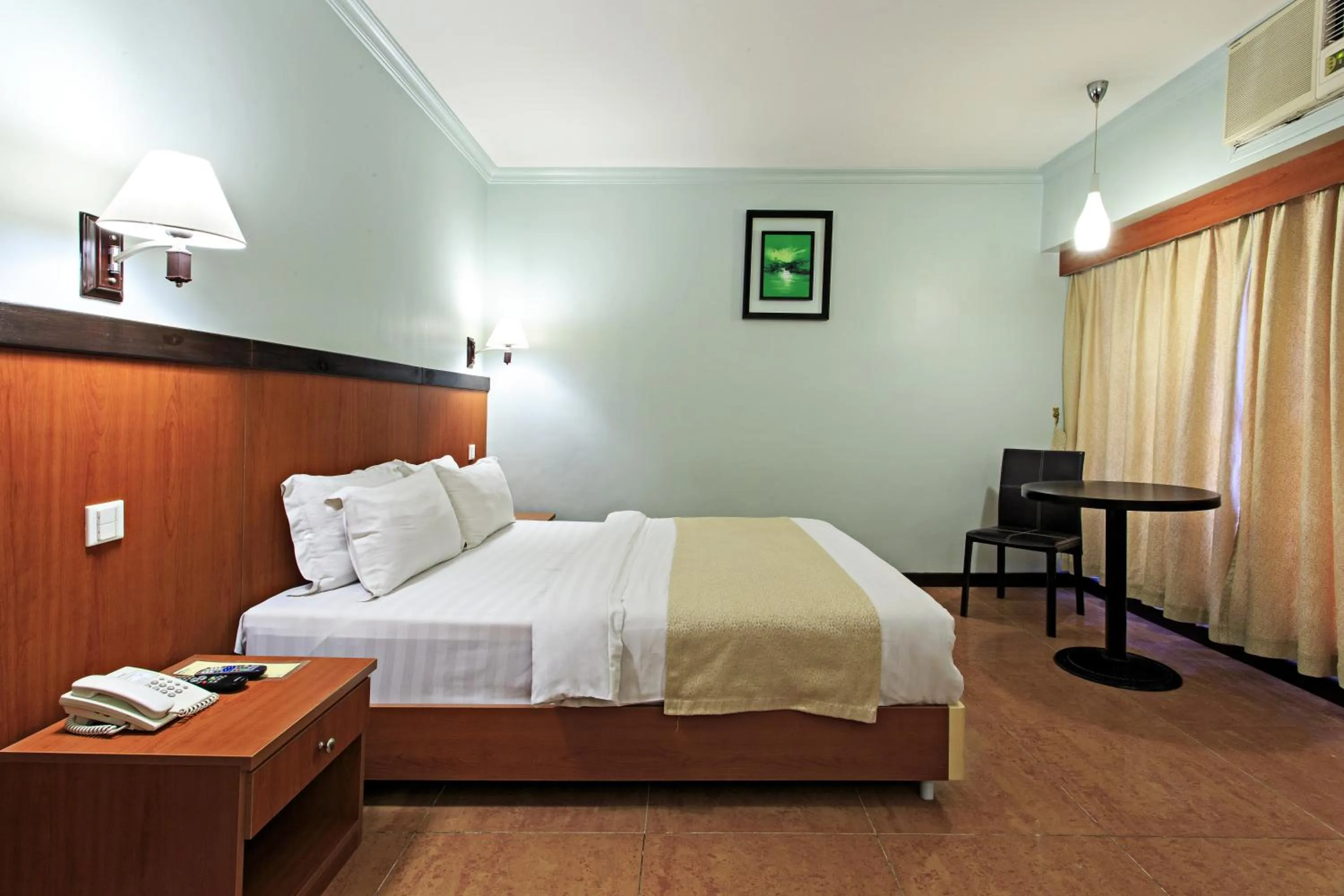 Photo of the whole room, Bed in The Orchard Cebu Hotel & Suites powered by Cocotel