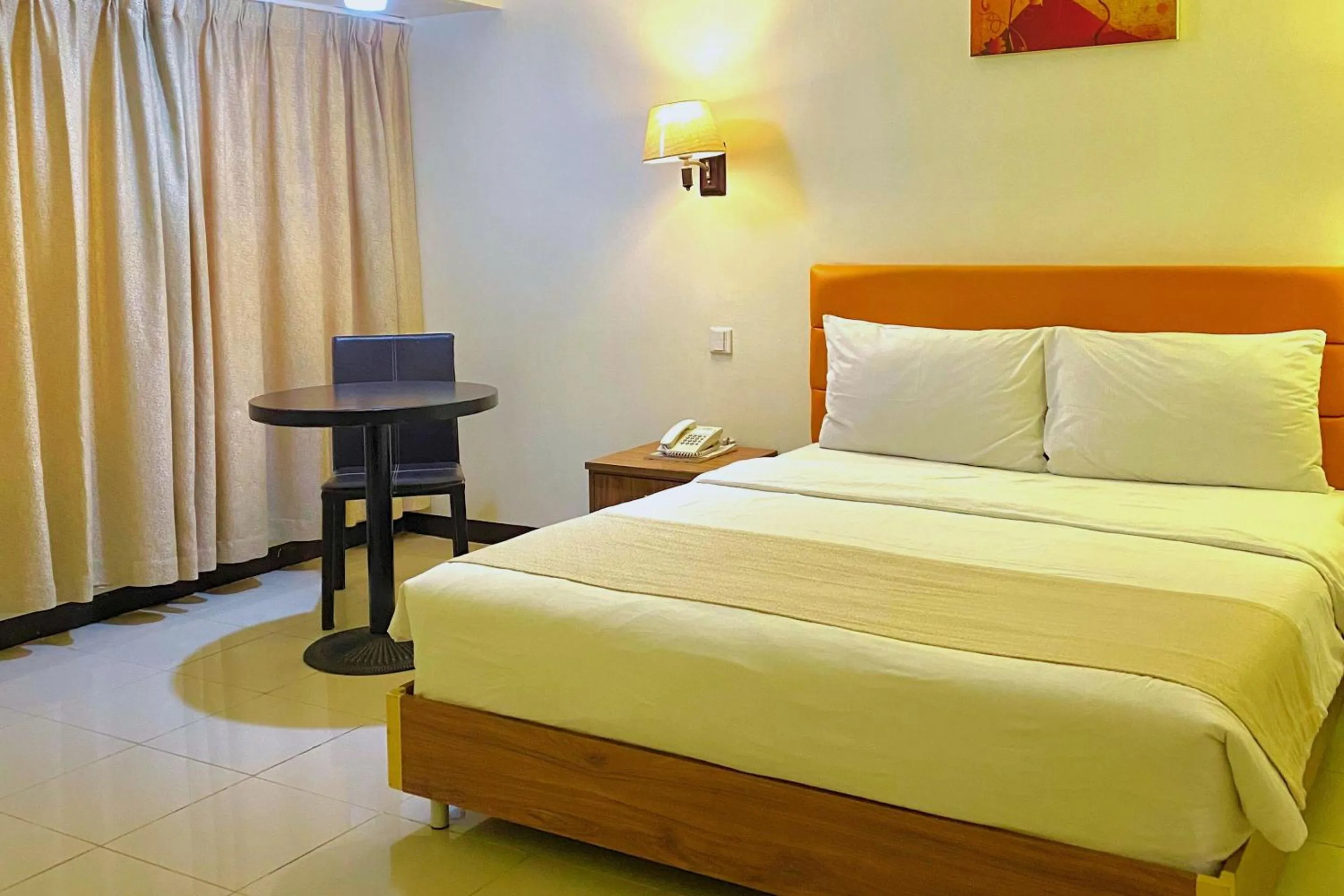 Bed in The Orchard Cebu Hotel & Suites powered by Cocotel
