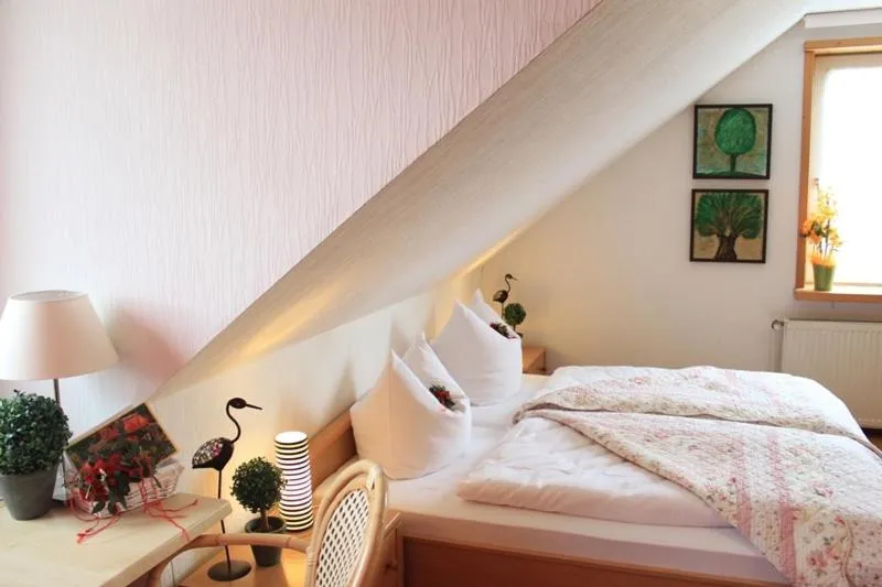 Bed in Hotel Grüner Baum