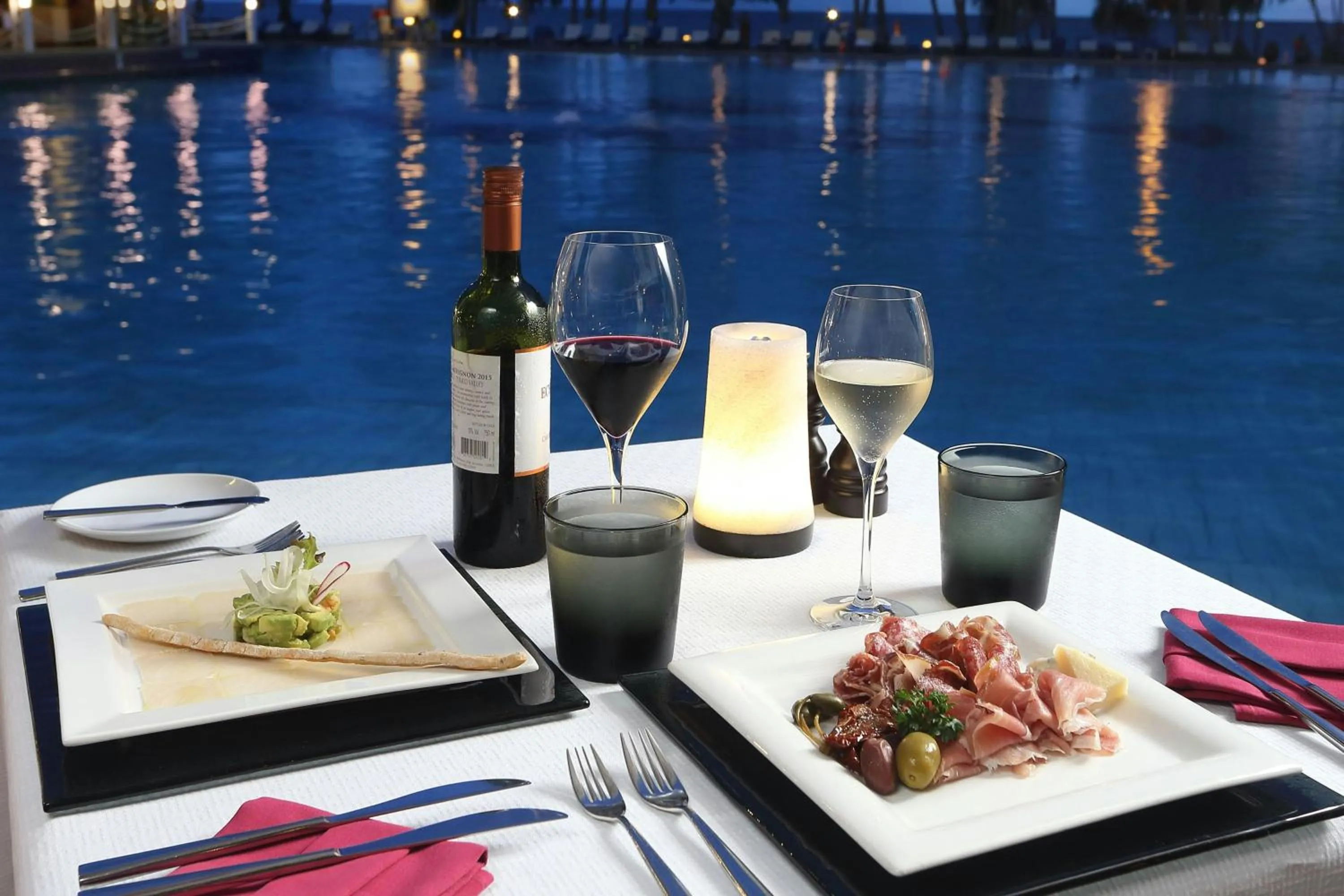 Restaurant/places to eat in Le Meridien Phuket Beach Resort