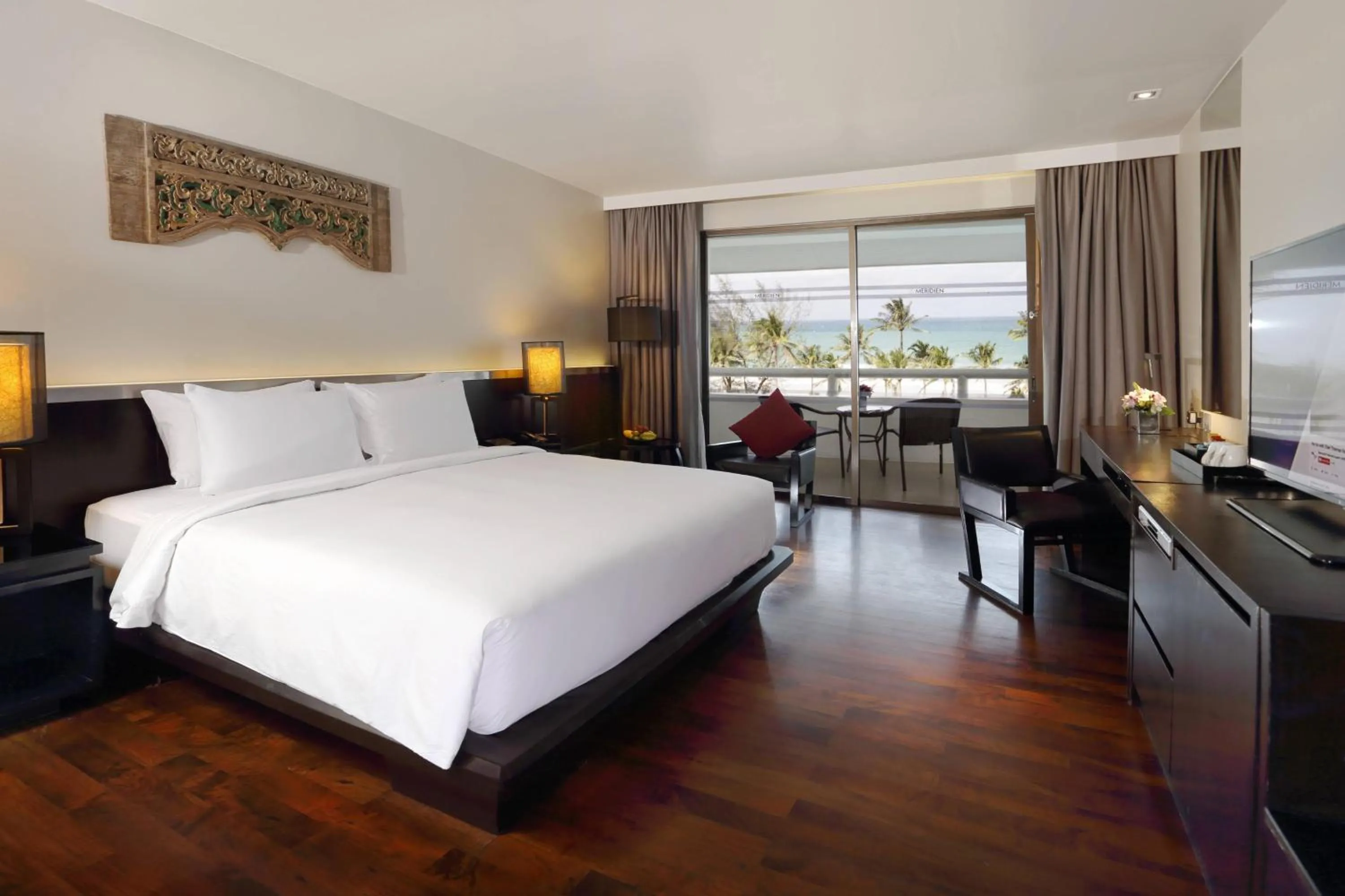 Photo of the whole room, Bed in Le Meridien Phuket Beach Resort