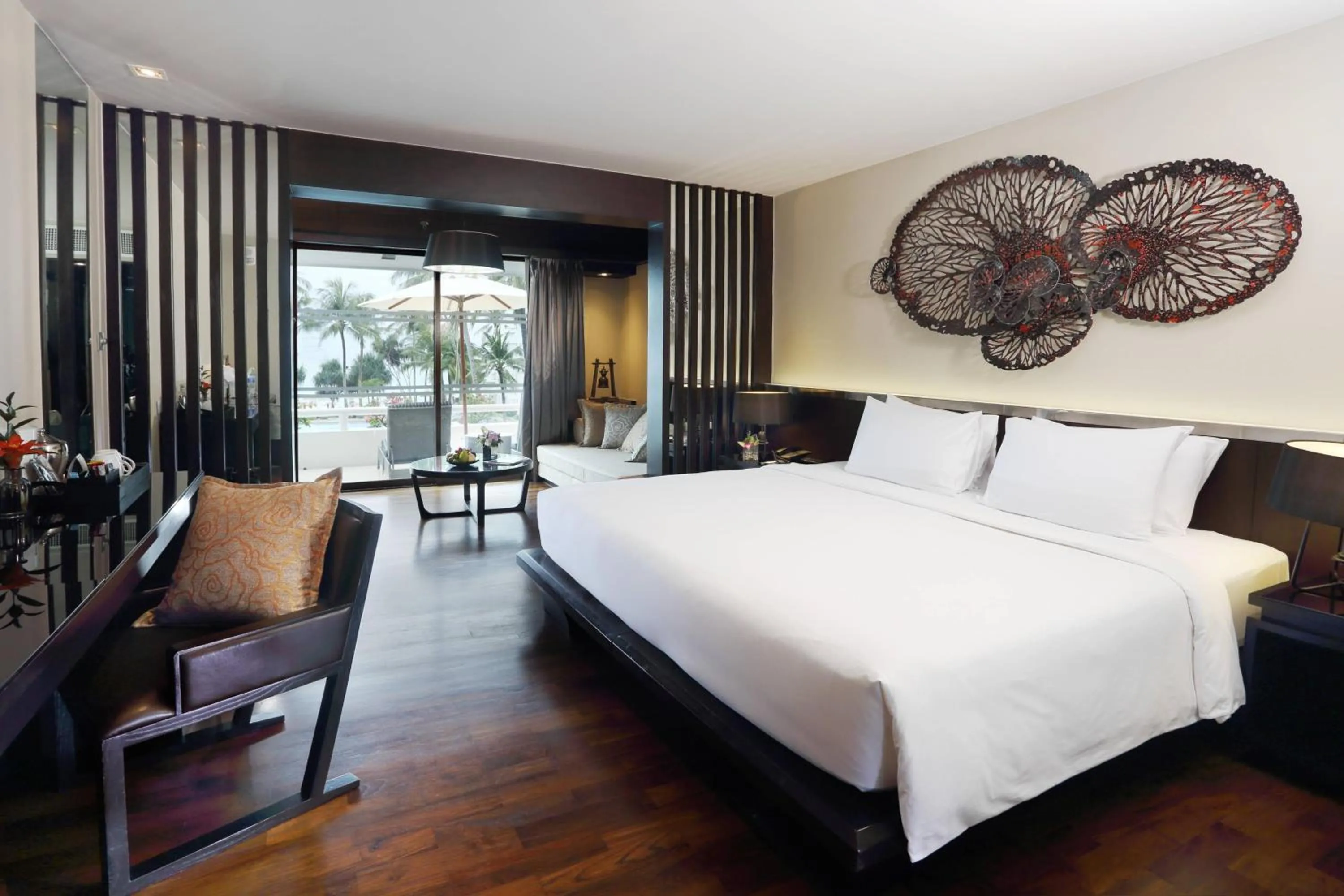 Photo of the whole room, Bed in Le Meridien Phuket Beach Resort