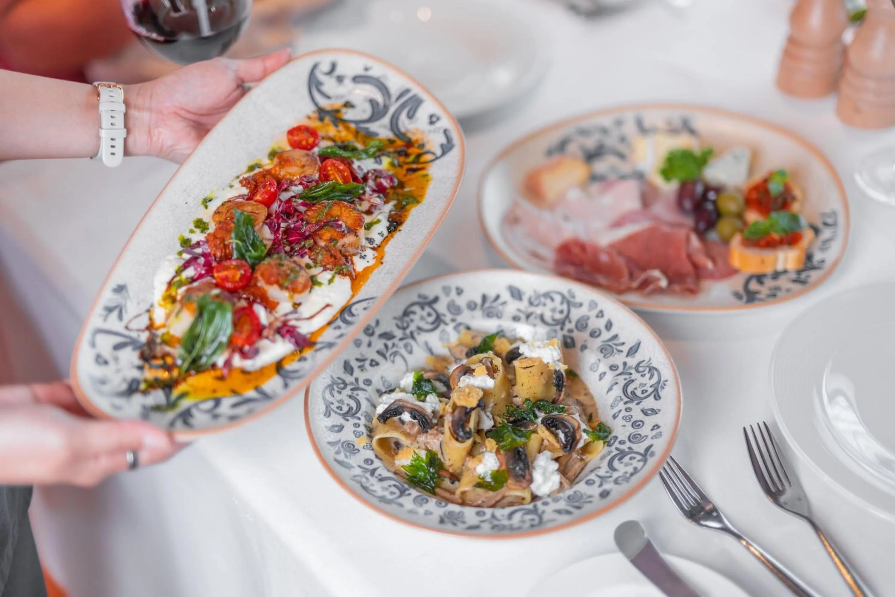 Restaurant/places to eat in Le Meridien Phuket Beach Resort