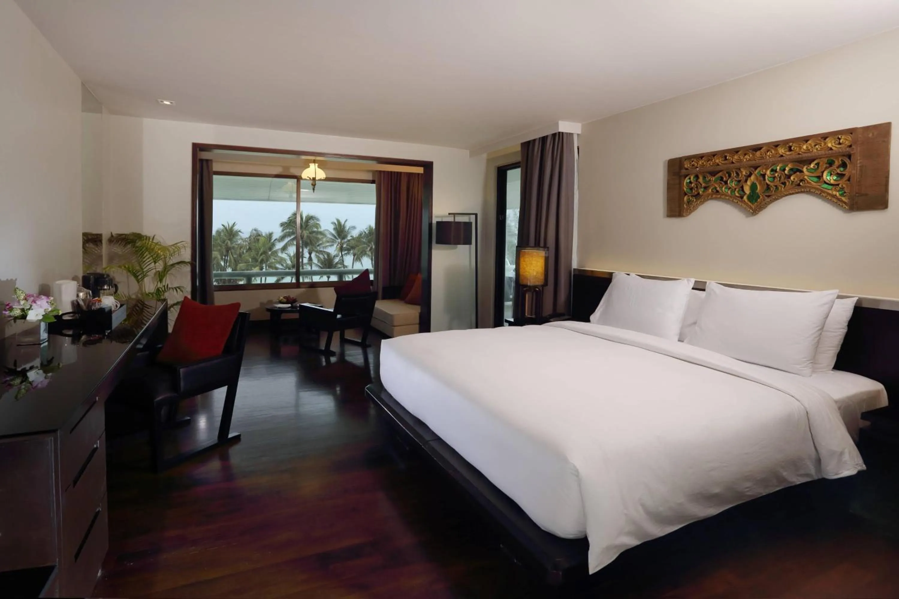 Photo of the whole room, Bed in Le Meridien Phuket Beach Resort