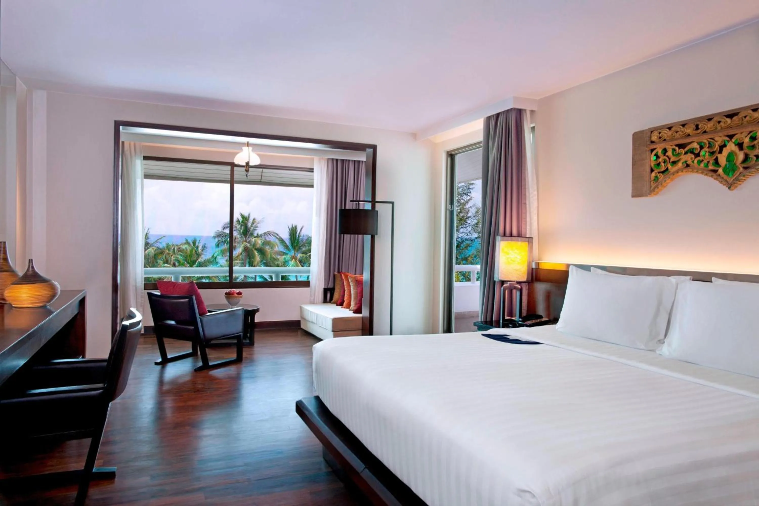 Photo of the whole room, Bed in Le Meridien Phuket Beach Resort