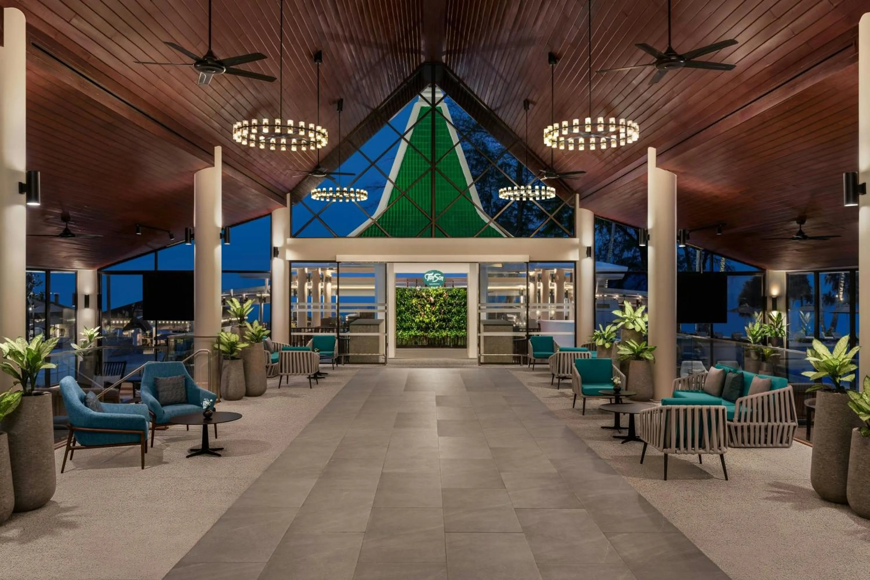 Lounge or bar in Le Meridien Phuket Beach Resort