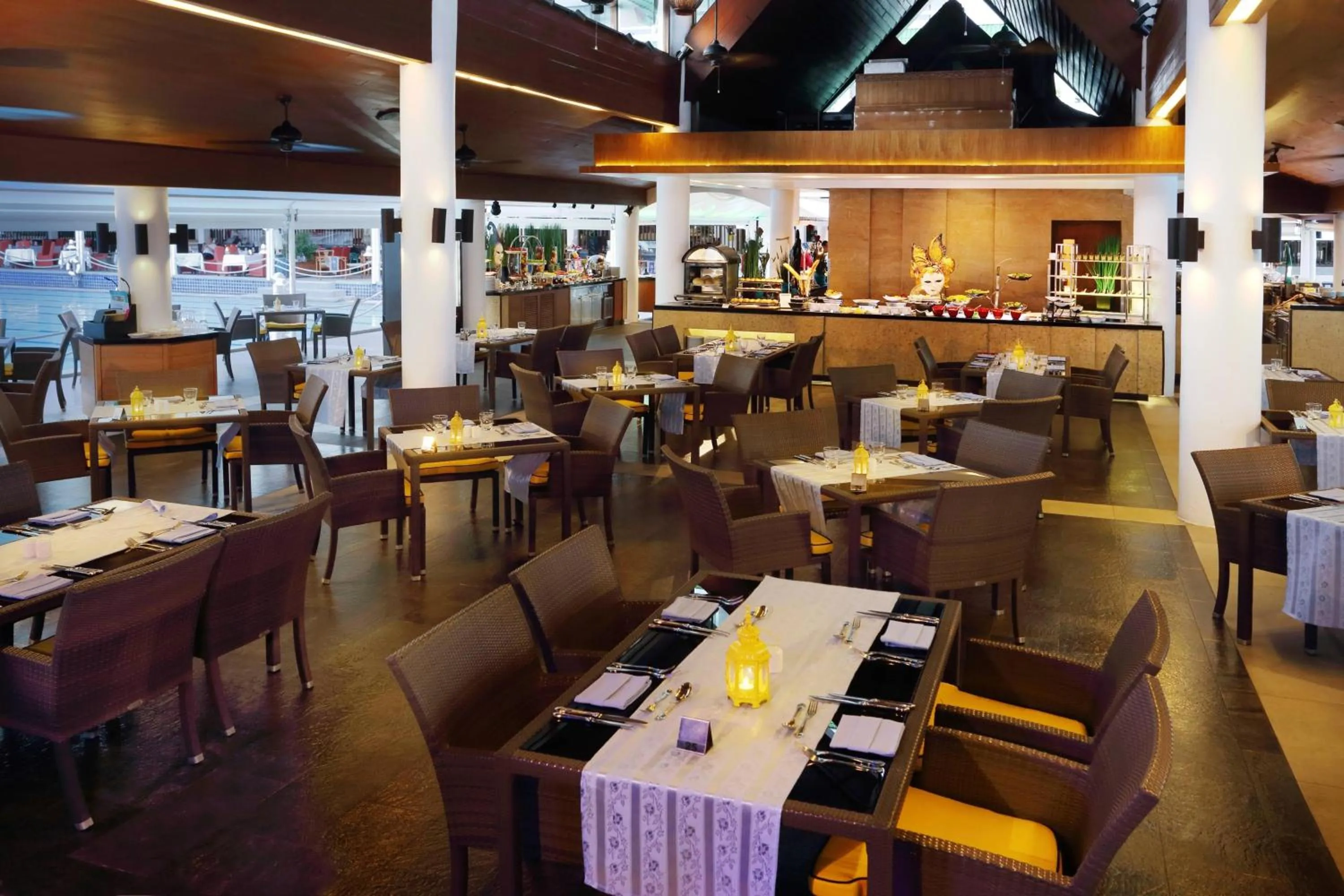 Restaurant/places to eat in Le Meridien Phuket Beach Resort