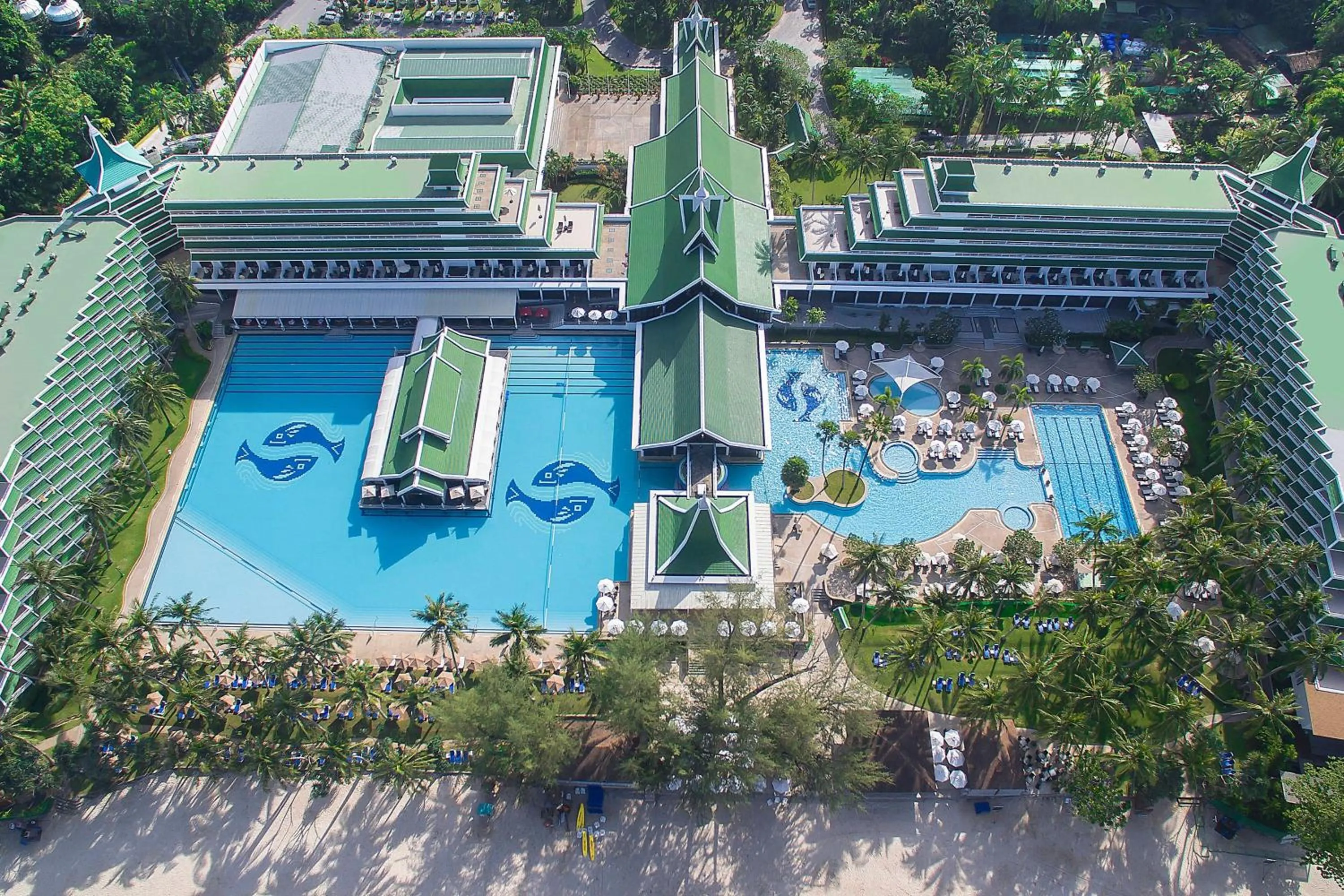 Swimming pool in Le Meridien Phuket Beach Resort