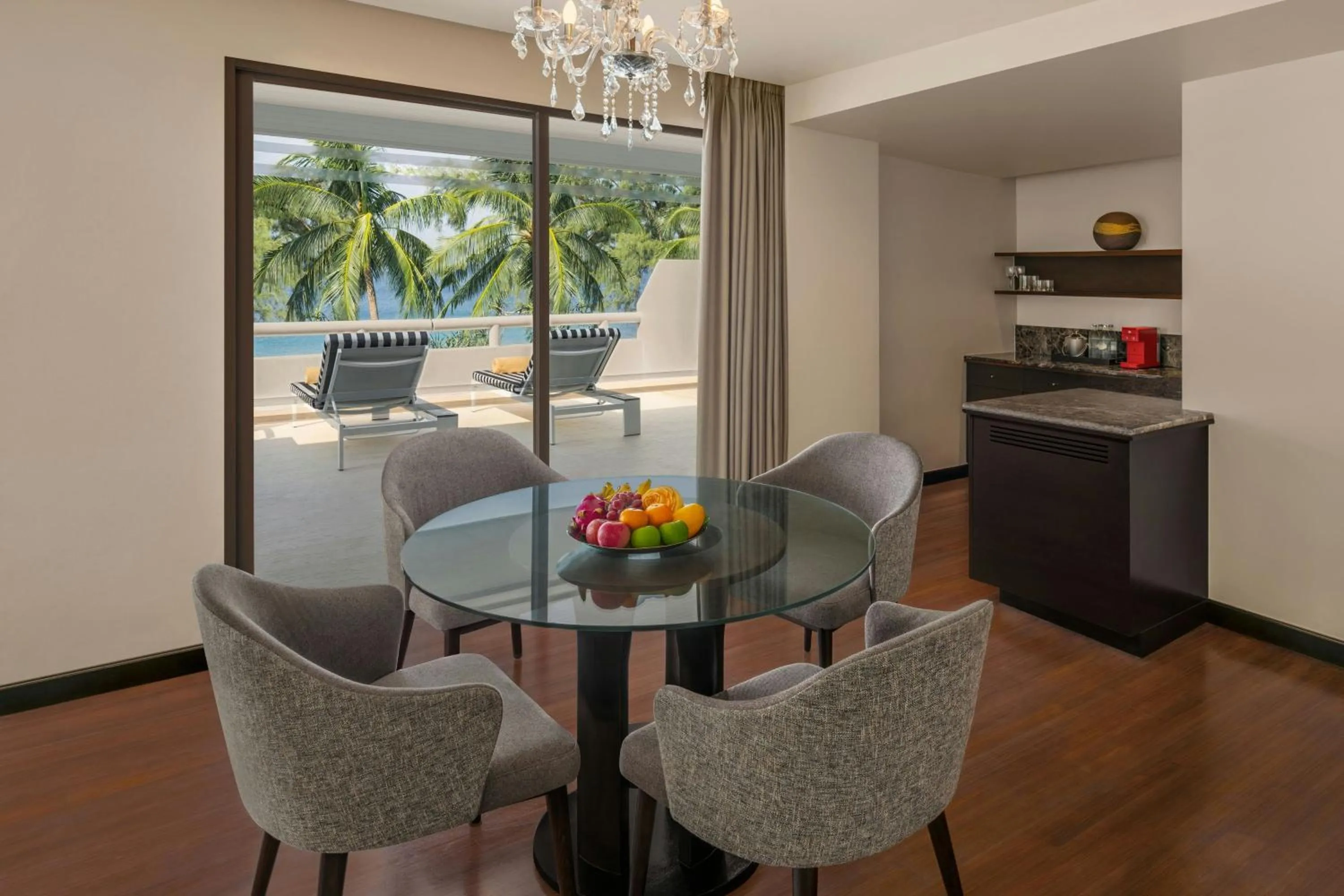 Living room in Le Meridien Phuket Beach Resort