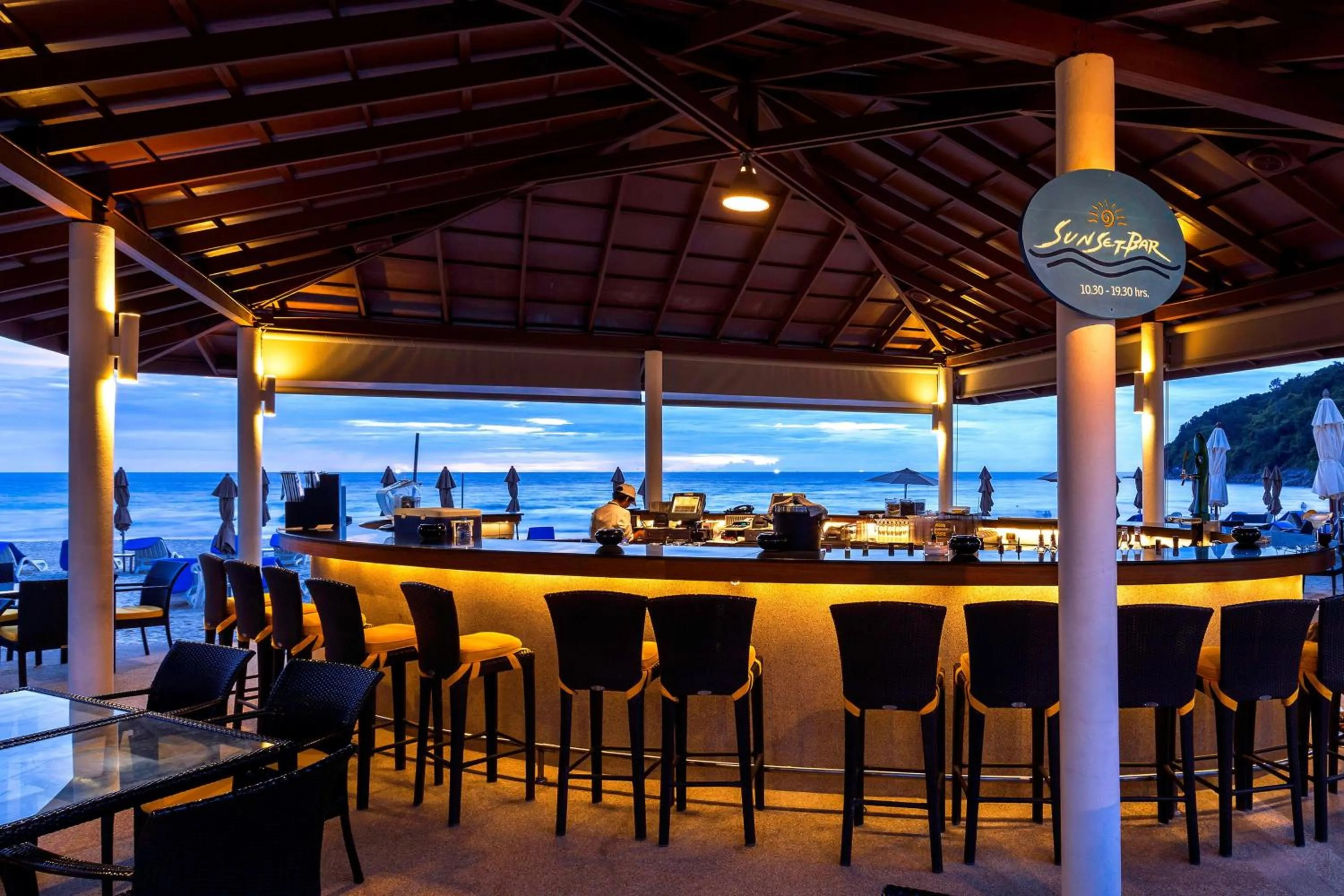 Lounge or bar in Le Meridien Phuket Beach Resort