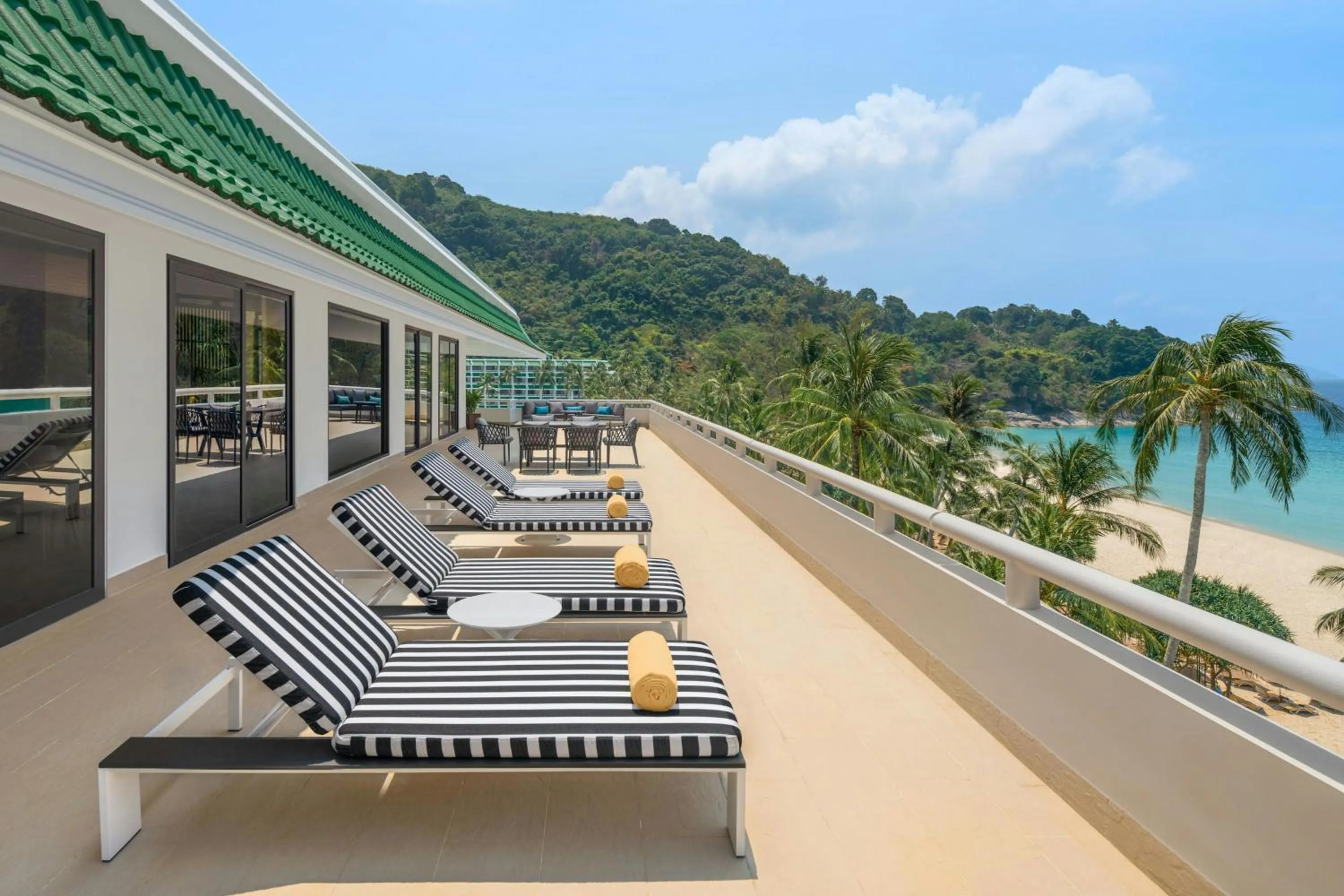 Photo of the whole room in Le Meridien Phuket Beach Resort