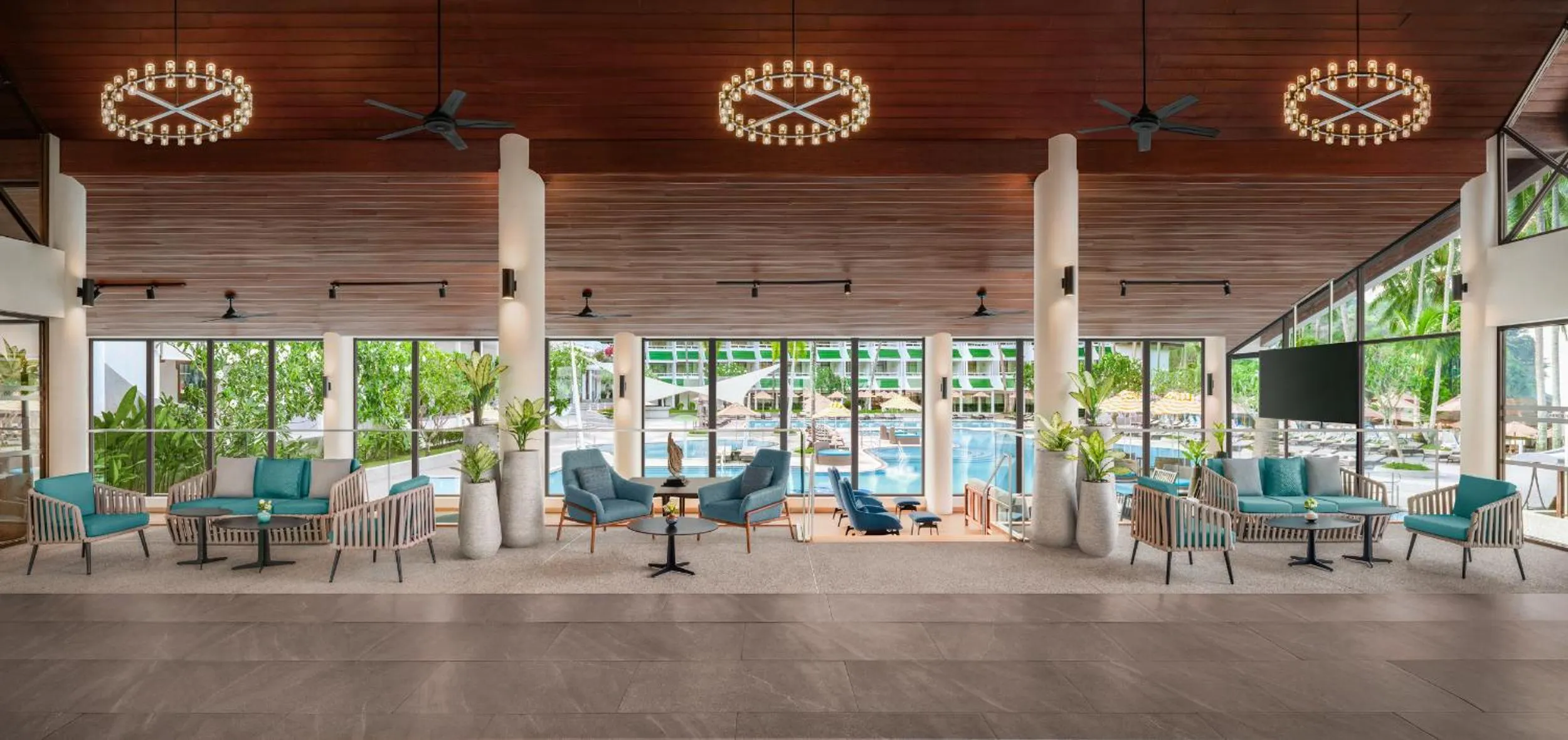 Restaurant/places to eat in Le Meridien Phuket Beach Resort