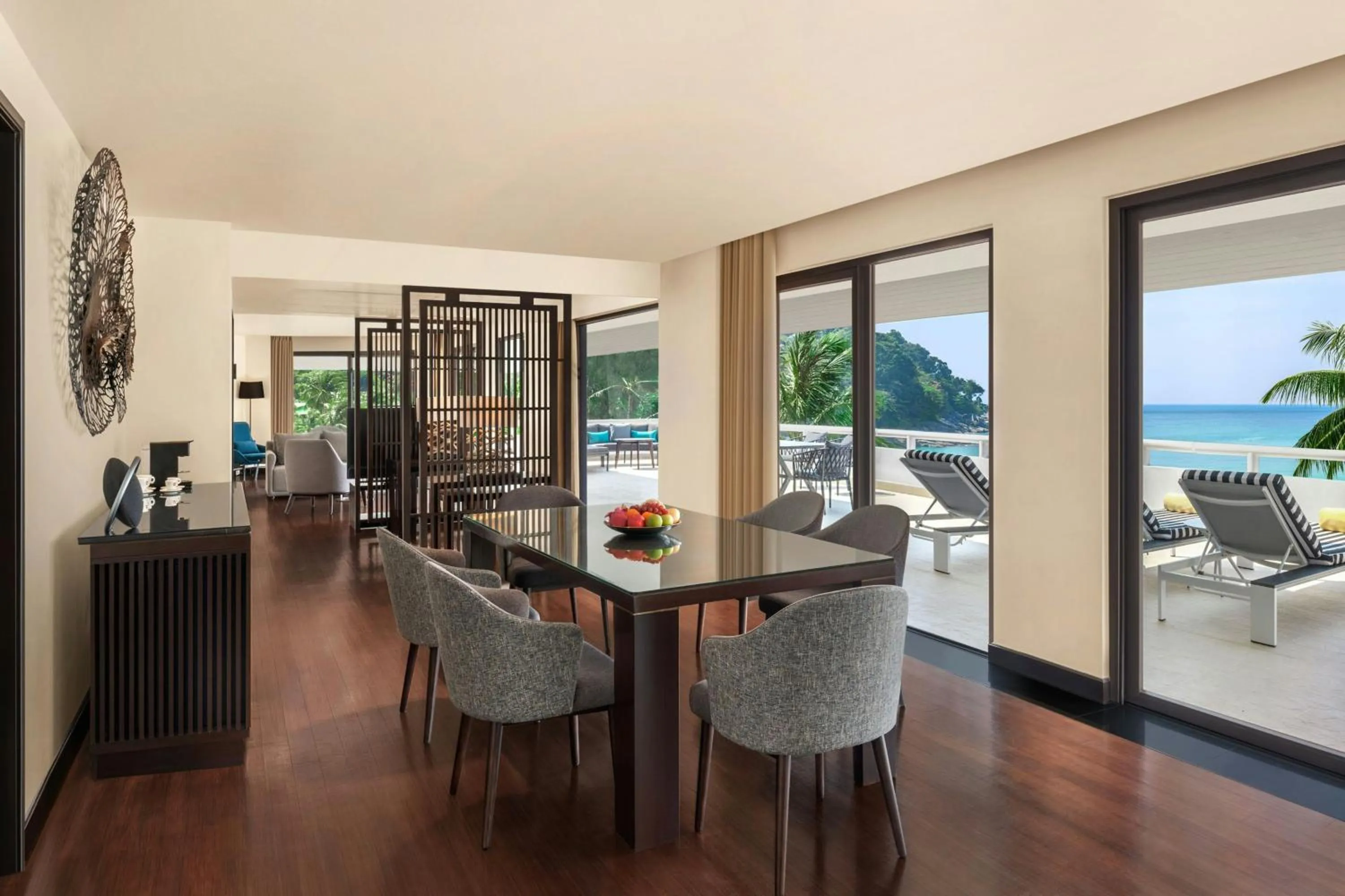 Photo of the whole room in Le Meridien Phuket Beach Resort