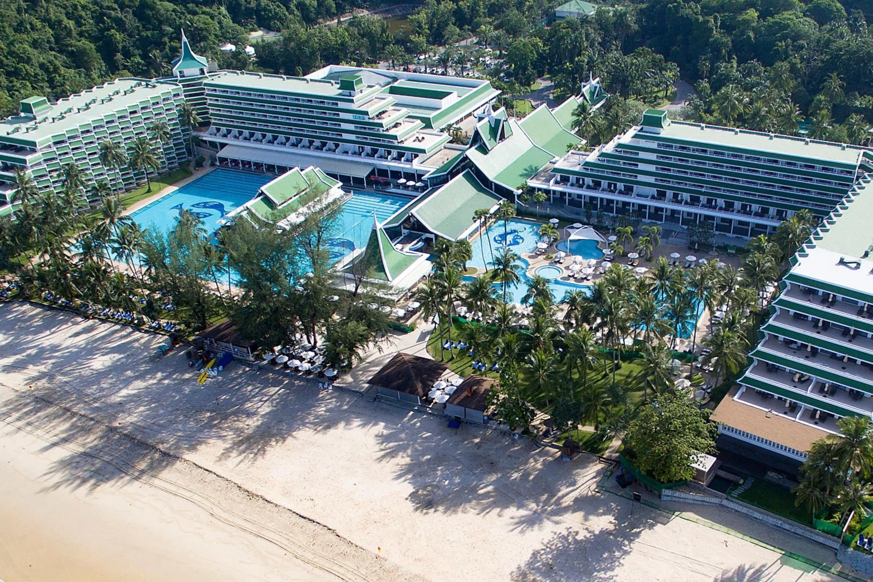 Area and facilities in Le Meridien Phuket Beach Resort