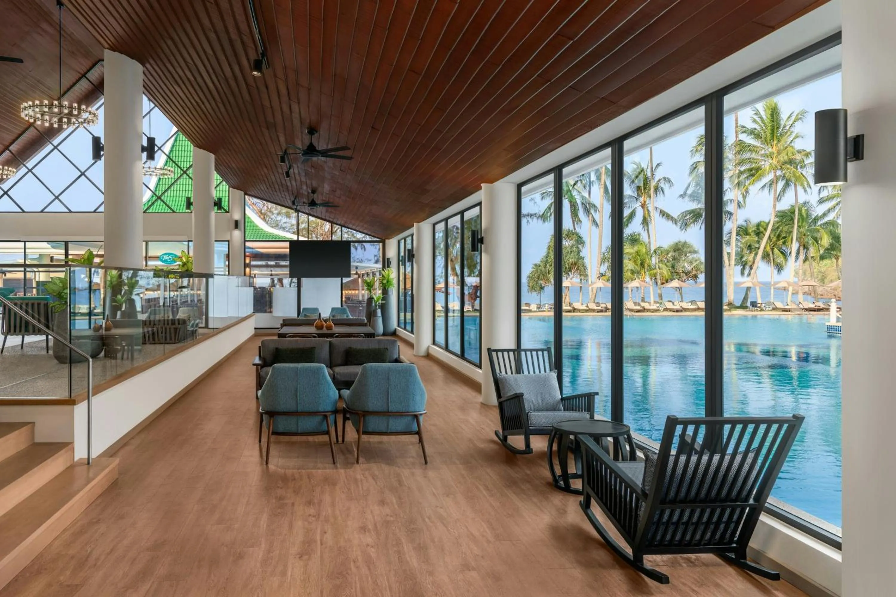 Lounge or bar in Le Meridien Phuket Beach Resort