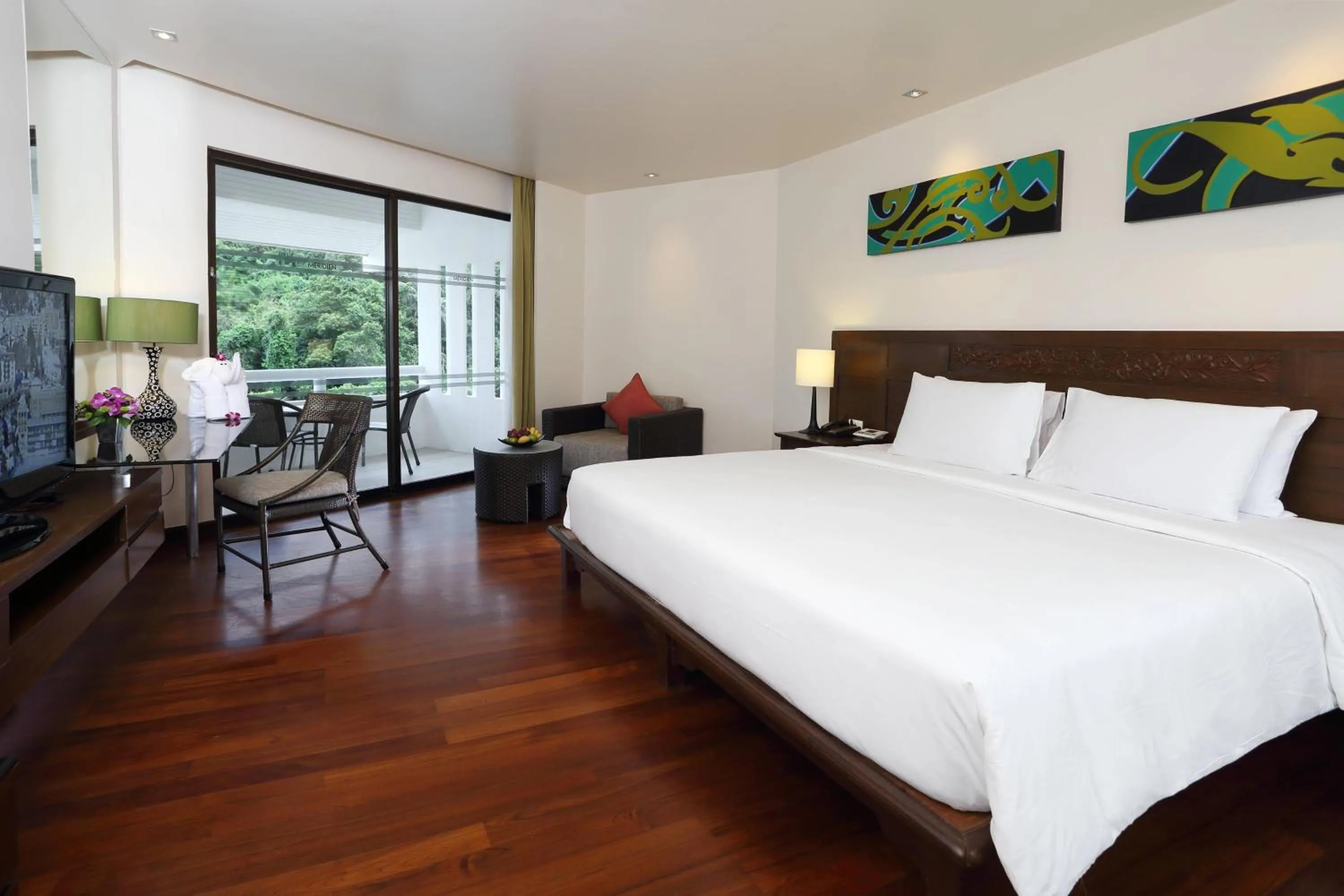 Photo of the whole room, Bed in Le Meridien Phuket Beach Resort