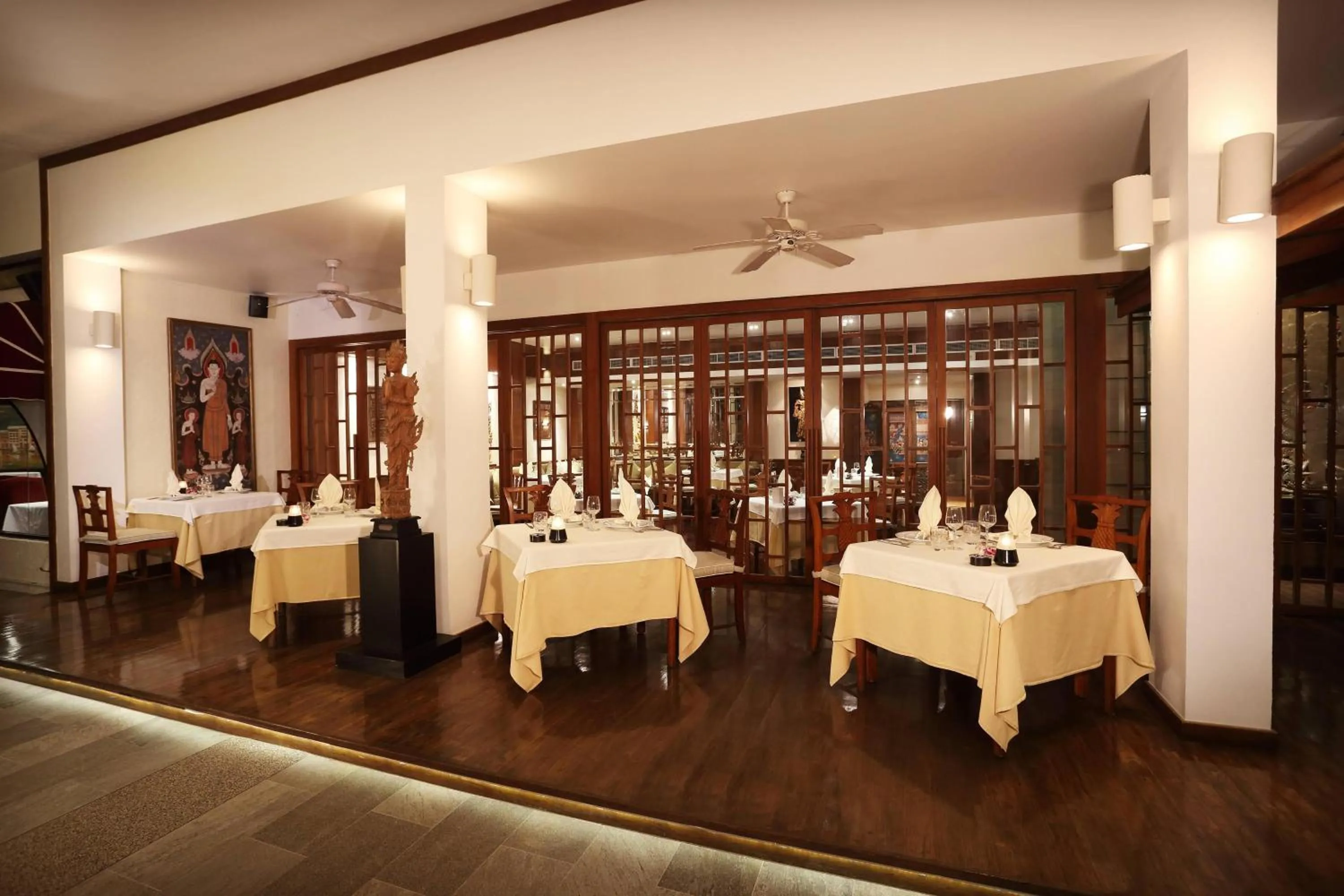 Restaurant/places to eat in Le Meridien Phuket Beach Resort