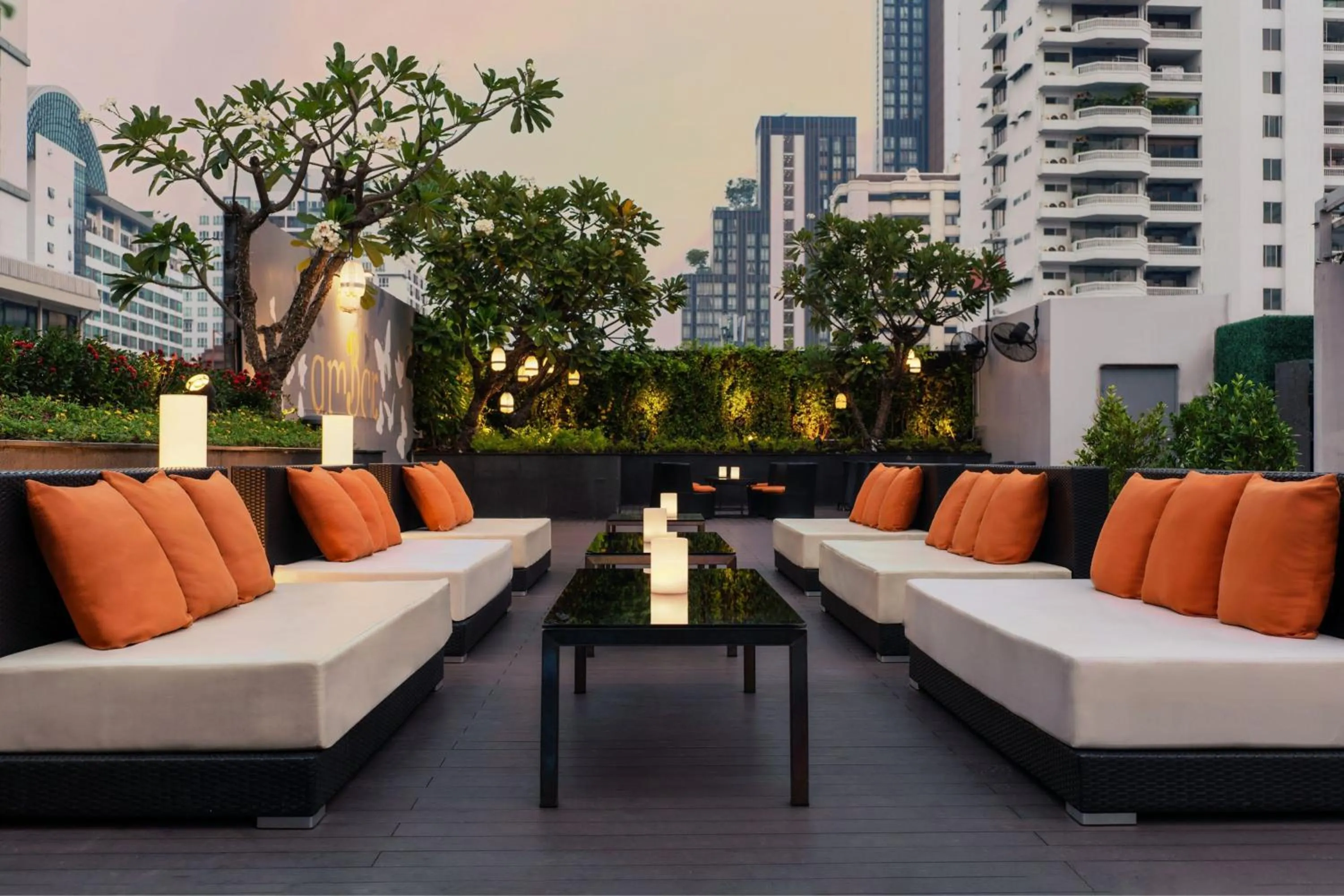 Lounge or bar in Four Points by Sheraton Bangkok, Sukhumvit 15