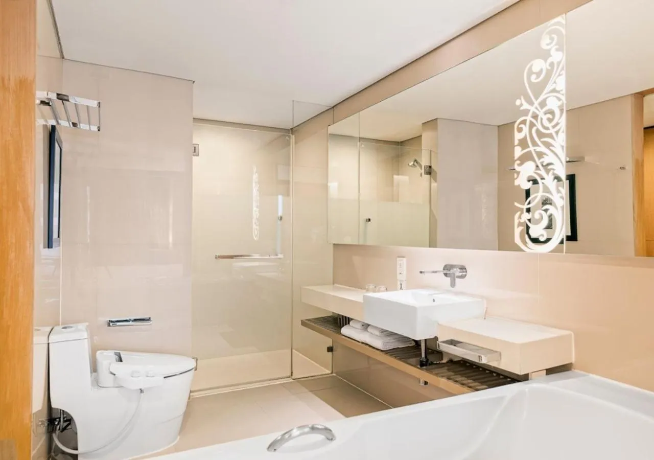 Shower in Four Points by Sheraton Bangkok, Sukhumvit 15