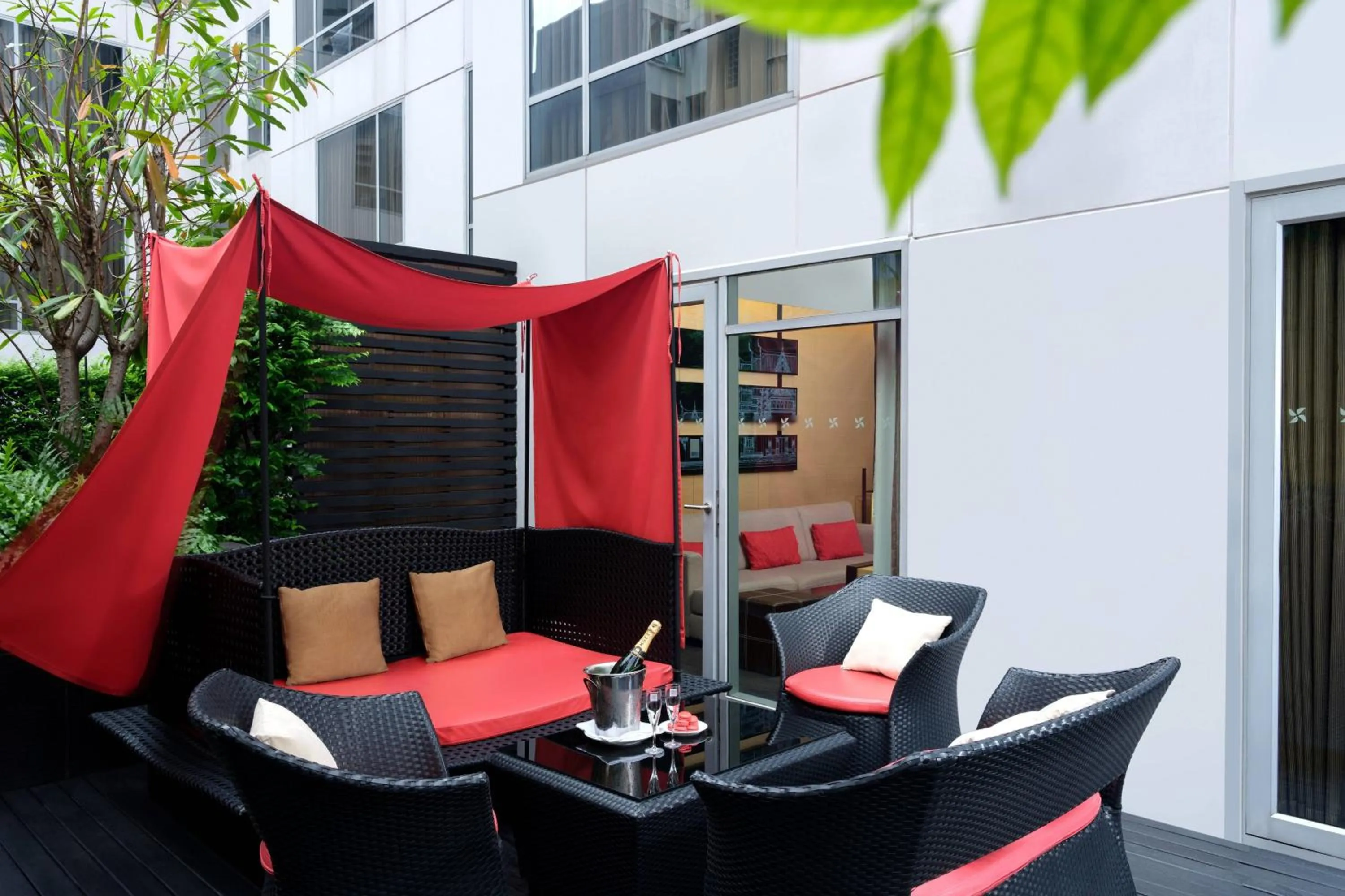 Photo of the whole room in Four Points by Sheraton Bangkok, Sukhumvit 15