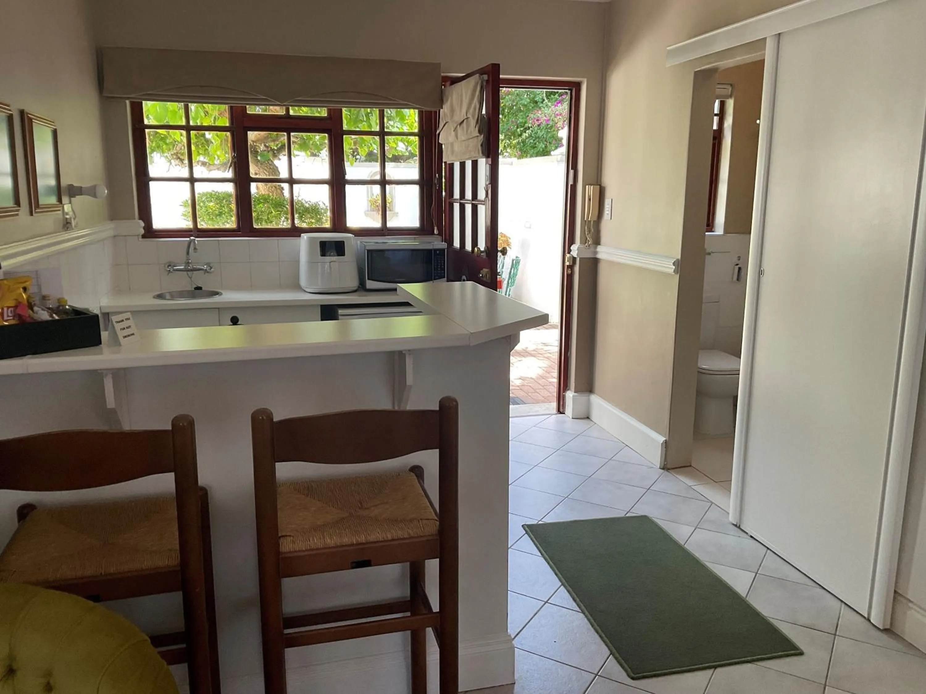 Kitchen or kitchenette in Brighton Lodge - #Solar Energy #No Loadshedding