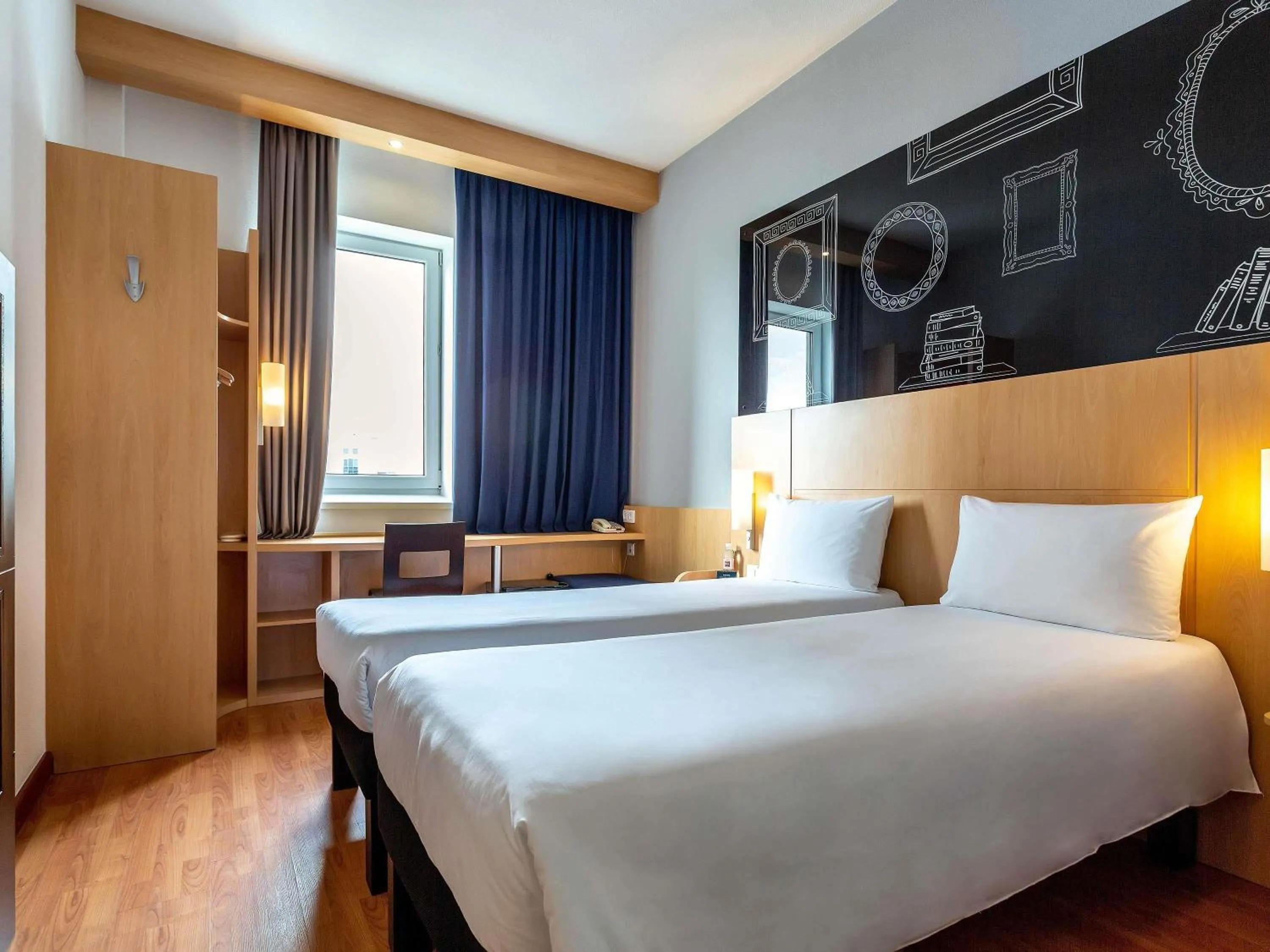 Bedroom, Bed in ibis Kyiv City Center