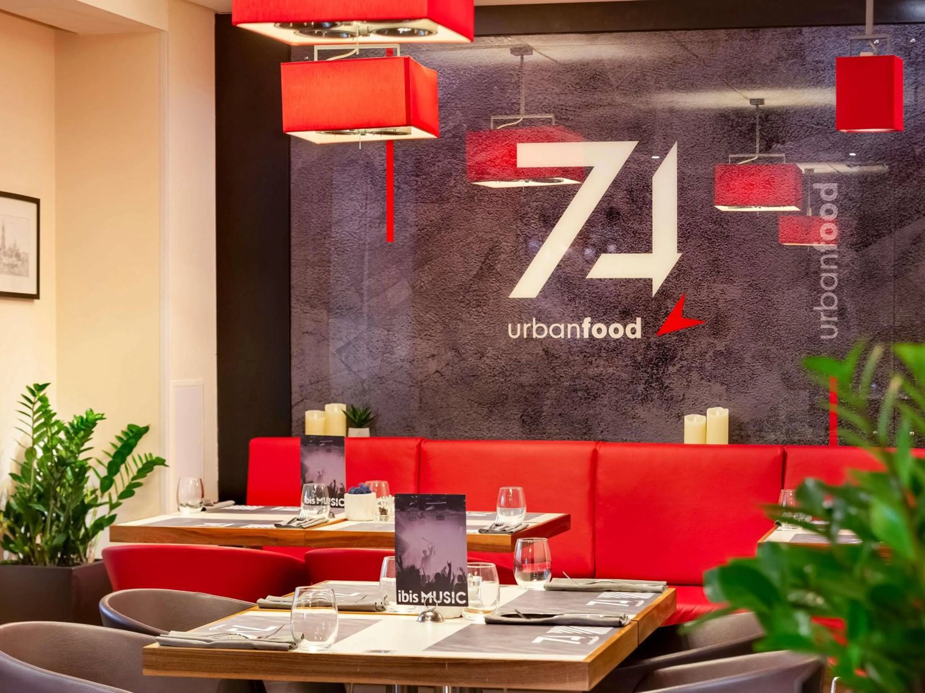 Restaurant/places to eat in ibis Kyiv City Center