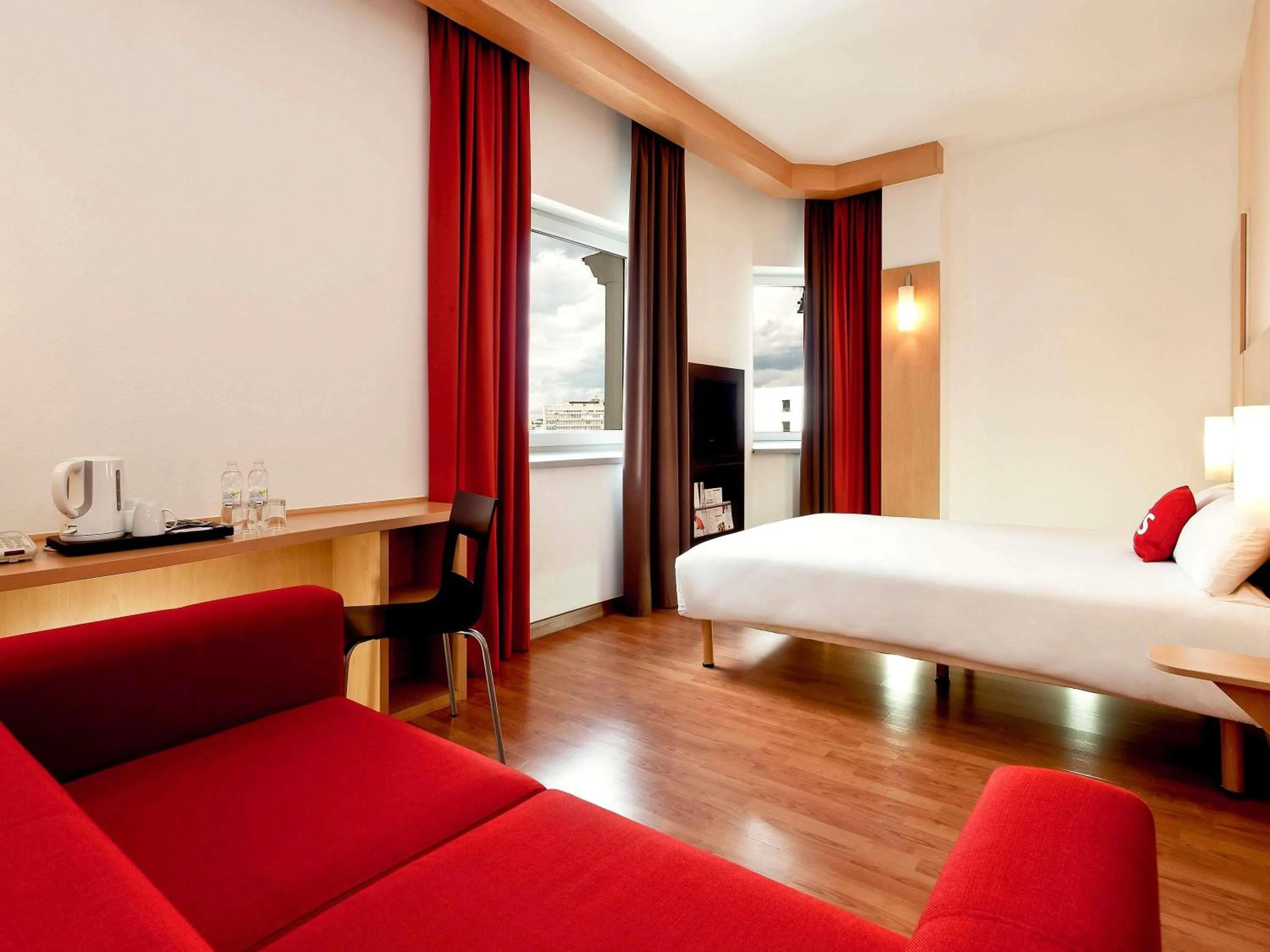 Bedroom, Bed in ibis Kyiv City Center