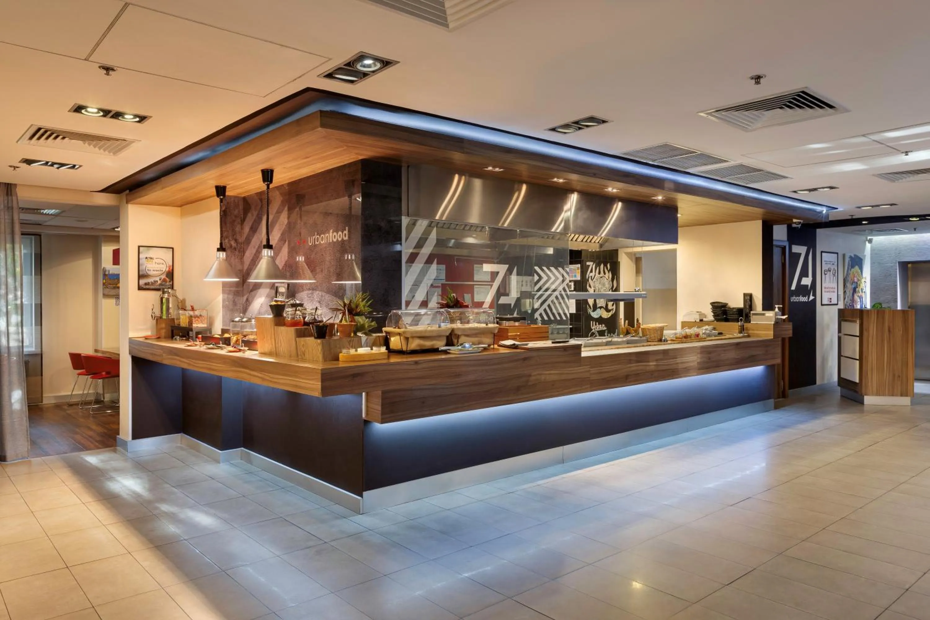 Restaurant/places to eat in ibis Kyiv City Center