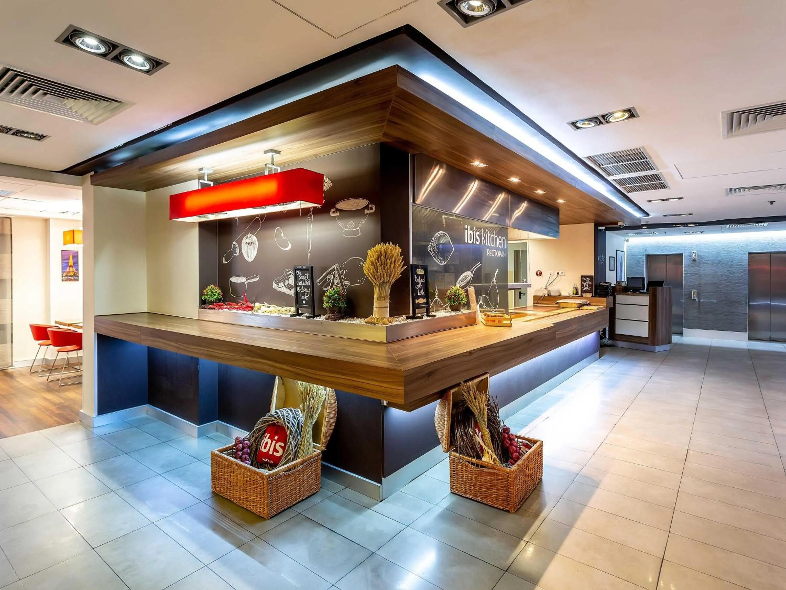 Restaurant/places to eat in ibis Kyiv City Center