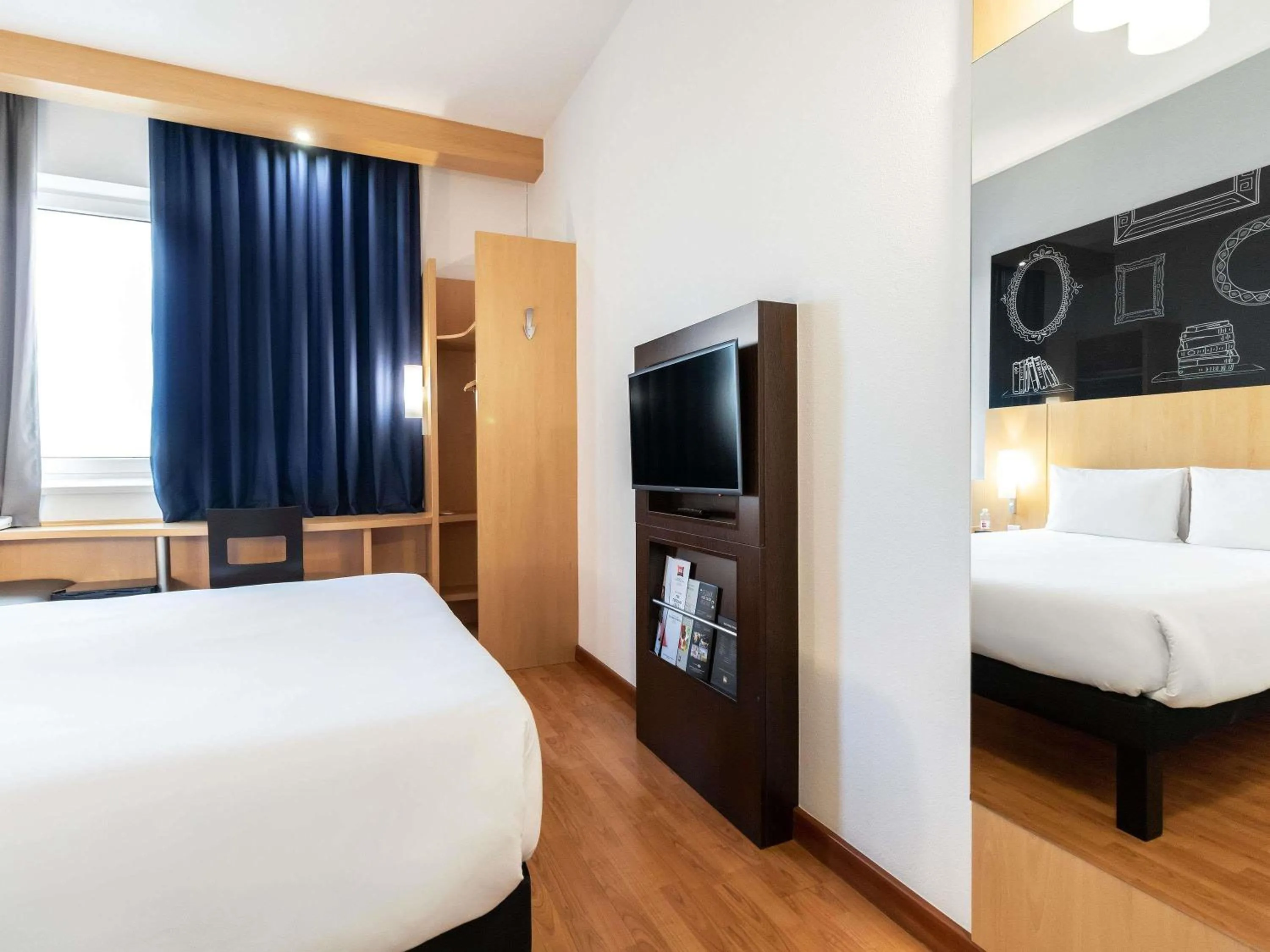 Bedroom, Bed in ibis Kyiv City Center