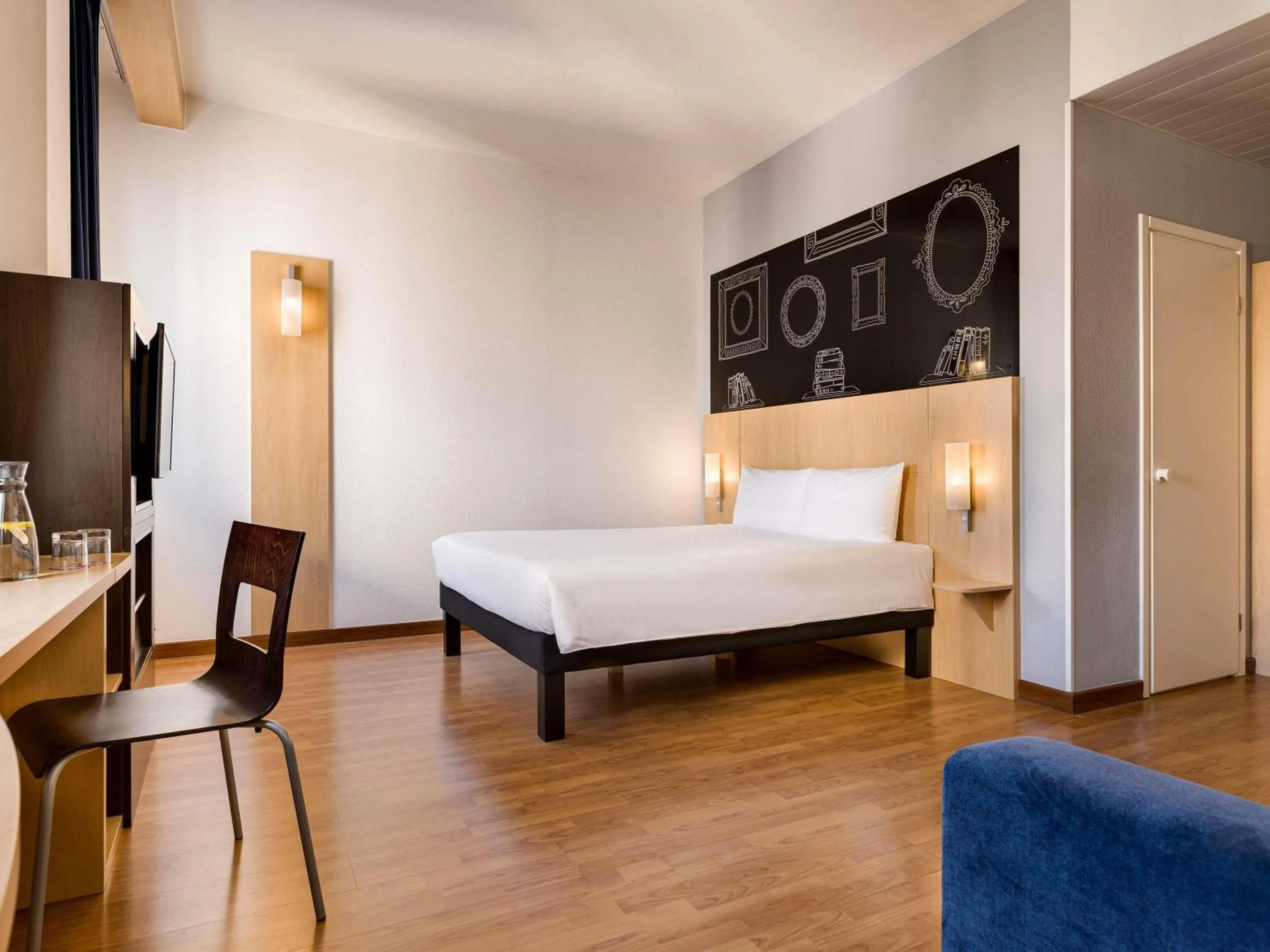 Bedroom, Bed in ibis Kyiv City Center